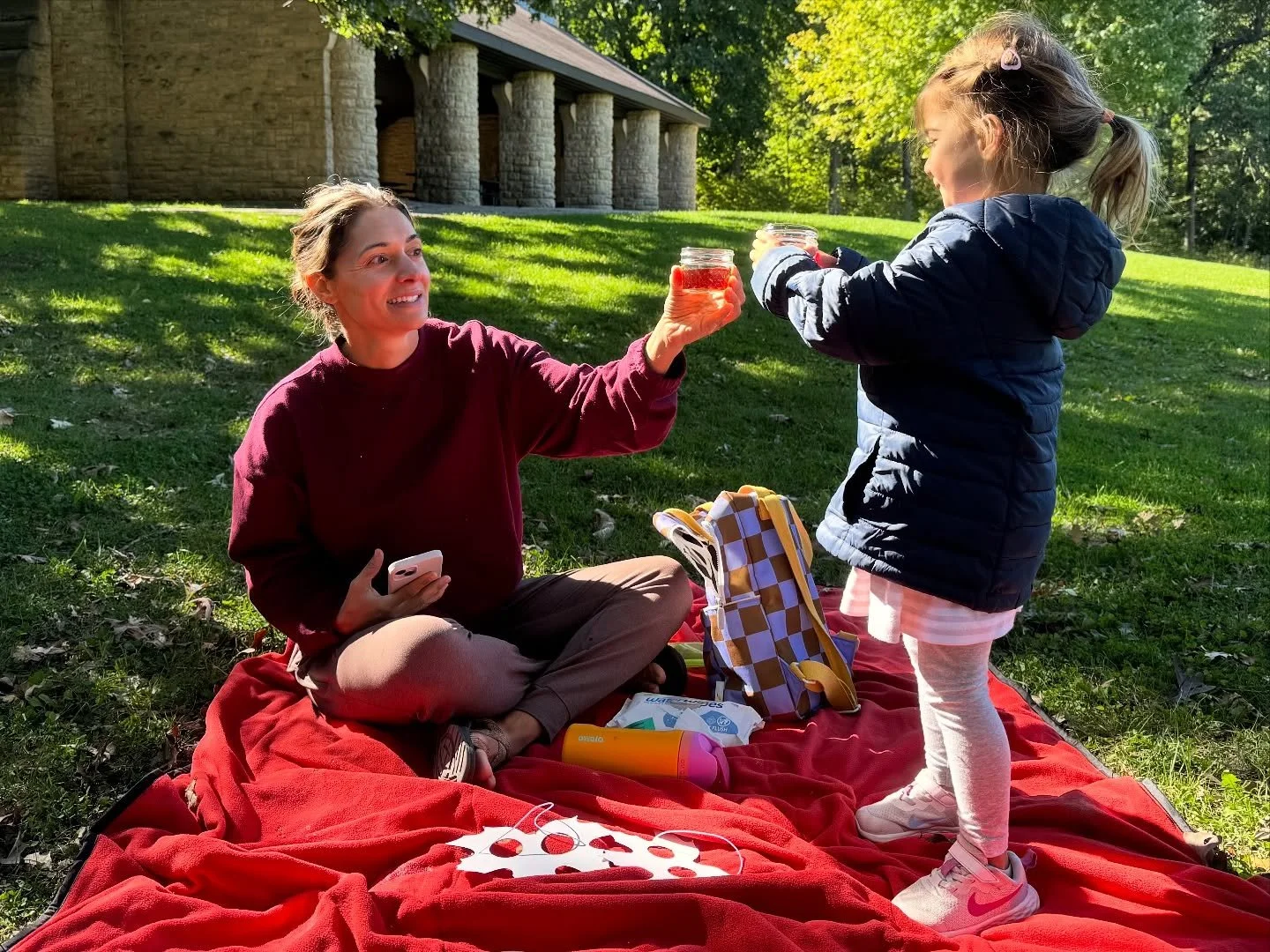 Class Structure part 3 and of 3: 
NATURE JOURNALS and TEA

🍂Our classes encourage child-led play and value the process of wonder and experimentation over a final product. Each nature play session follows a predictable rhythm, while introducing a new