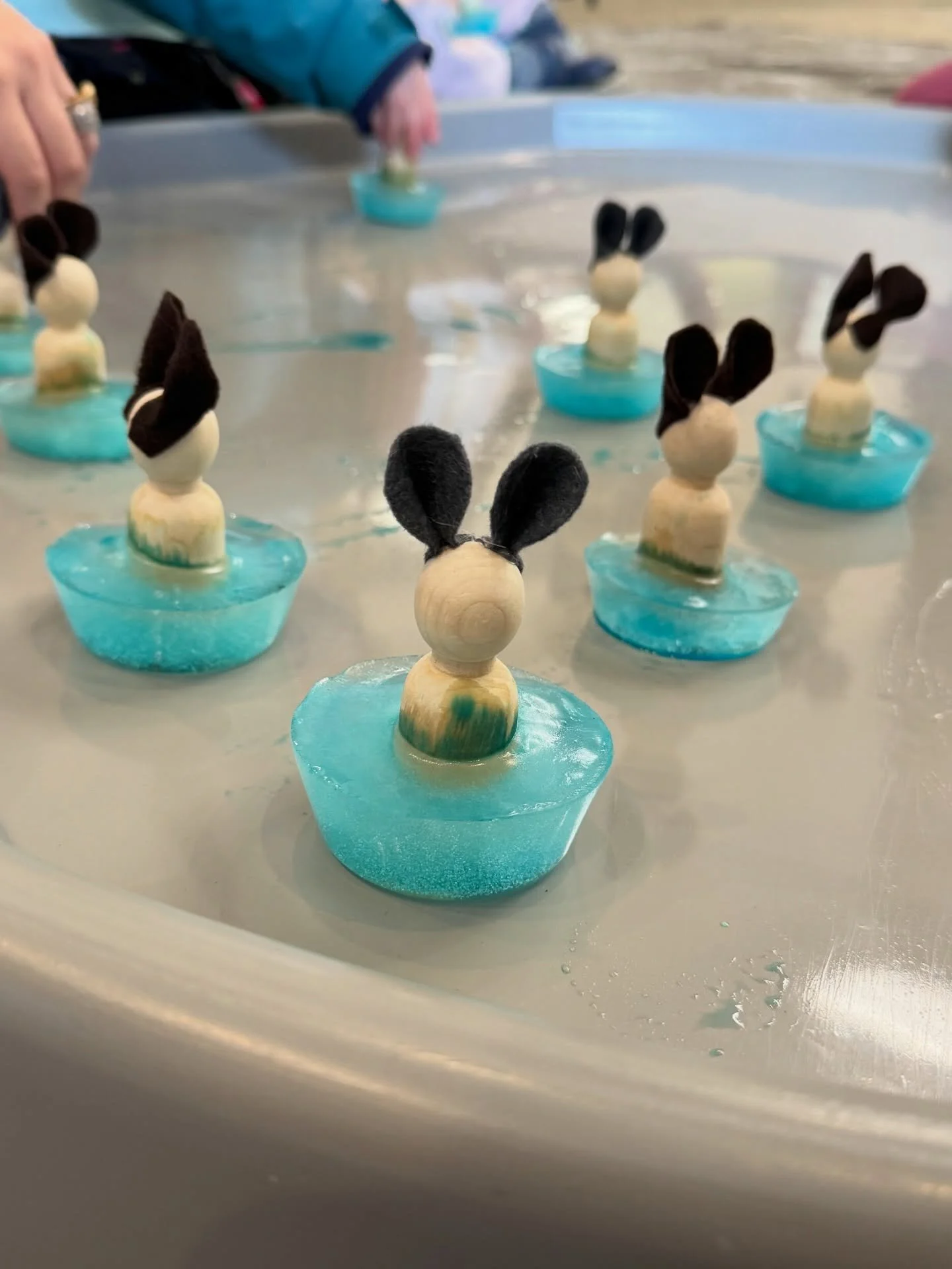 ❄️🐭I hope everyone is staying warm out there! This week we had fun with &ldquo;mice skating&rdquo;, ice painting, and creating twig-cicles at Ashman Library. Join me again next Wednesday at 10am for another Nature Everywhere Storytime with some cozy