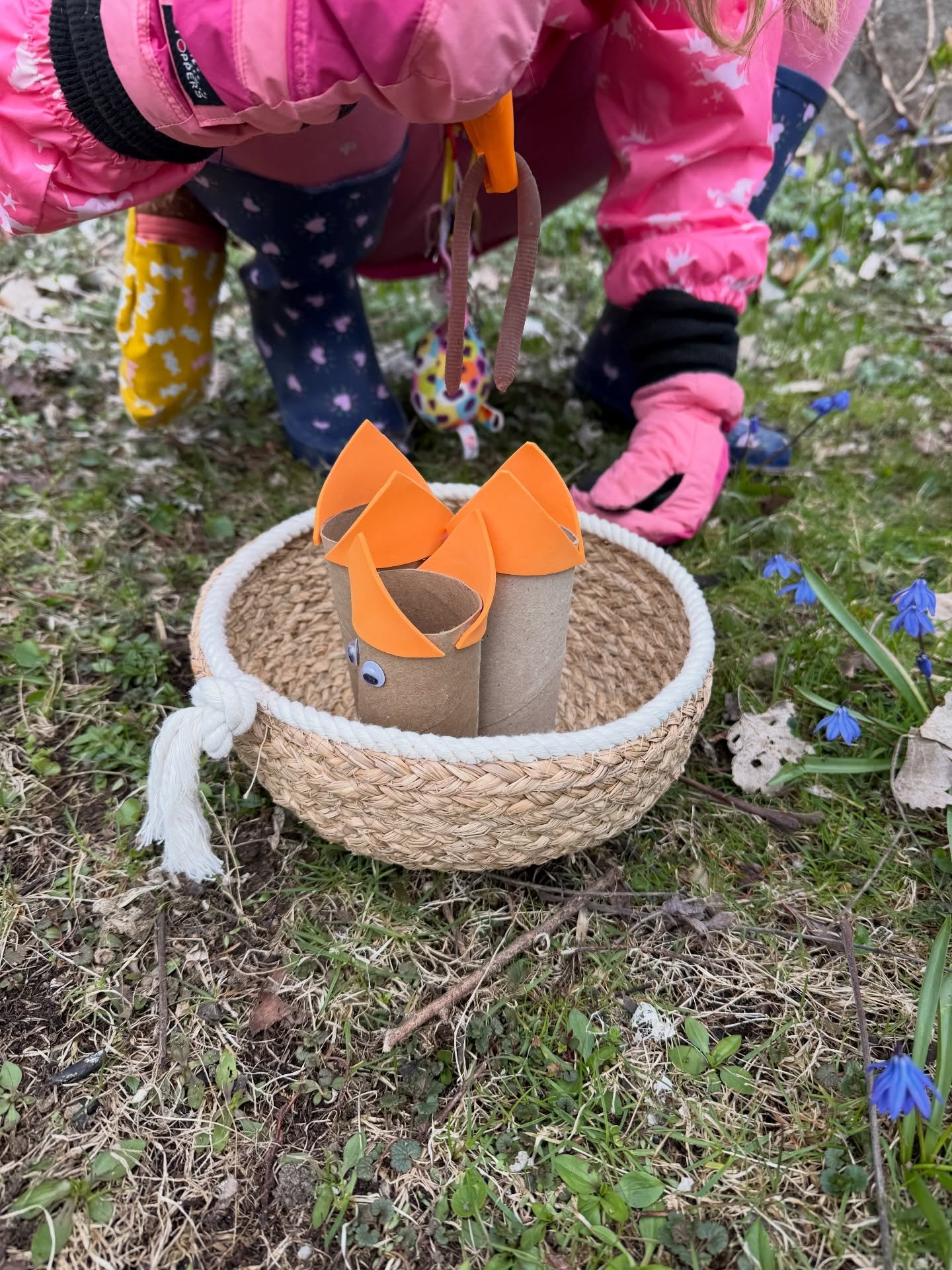 🐣🪱We kicked off our Spring Together in the Park season last week! In our play we grew empathy and fine motor skills by using tongs and tweezers as bird beaks to build nests and feed very hungry baby birds! 

There a just a couple spots left. If you