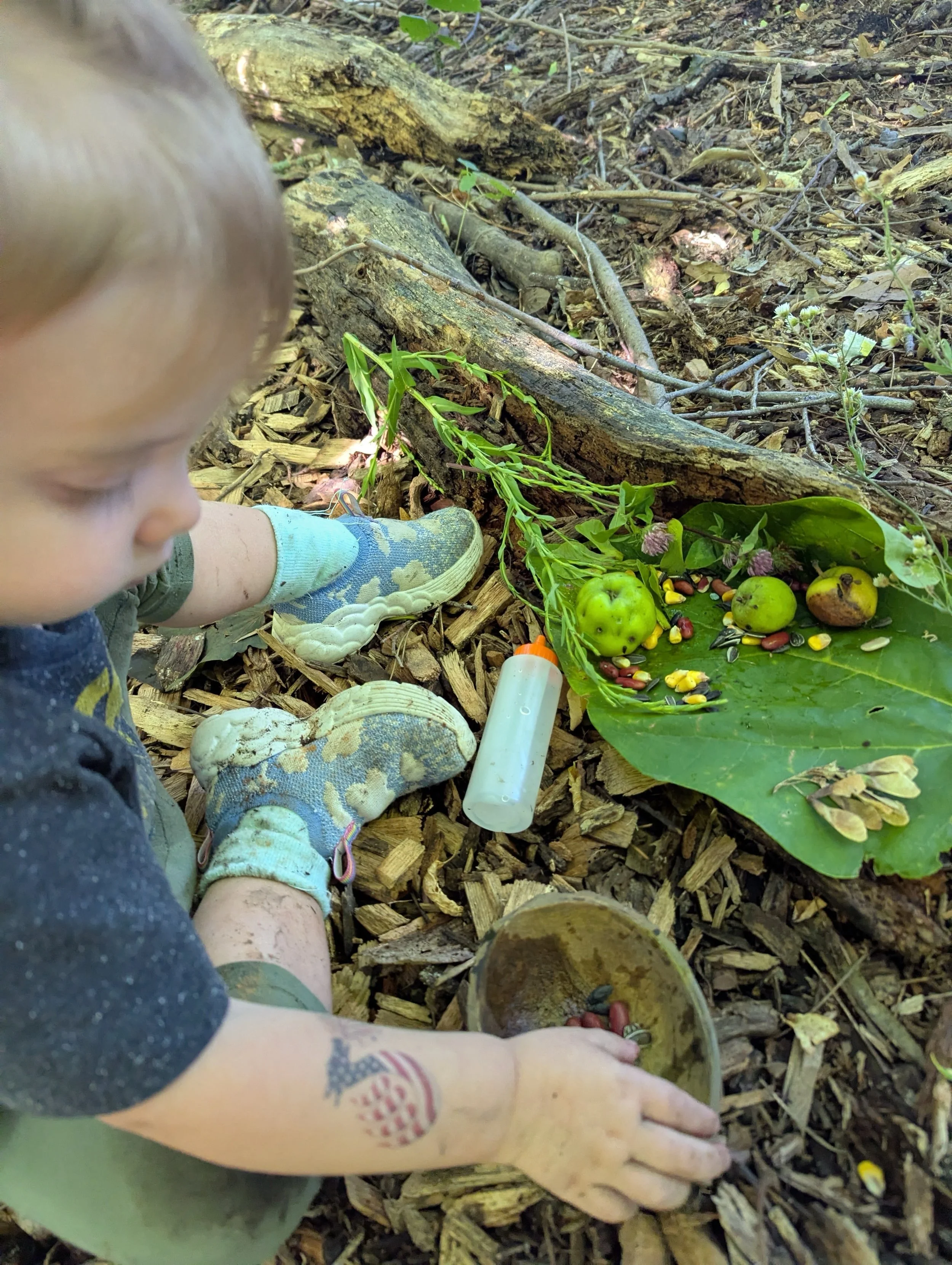 Such a fun wrap to our Summer Together in the Park series! We celebrated the animals and make a delicious nature feast for them. All you need is a little water, dirt, nature, and a big imagination 🥘🐿️🦔🦝

#natureplay #mudkitchen #sensoryplayideas 