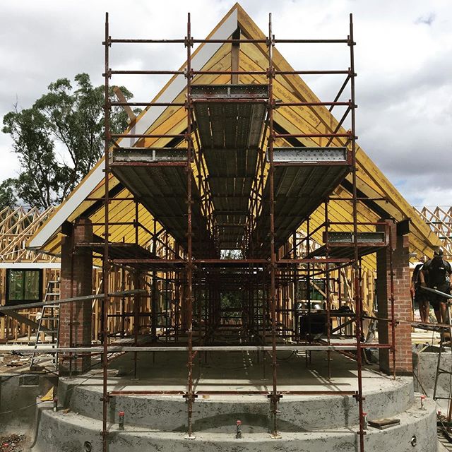 A home being built by Gremmo Homes.  #ABCscaffolds #scaffolds #scaffolding  #scaffoldhire #scaffoldwork #construction #building #built #scaffoldbuilder #loveyourjob #hardwork #scaffy