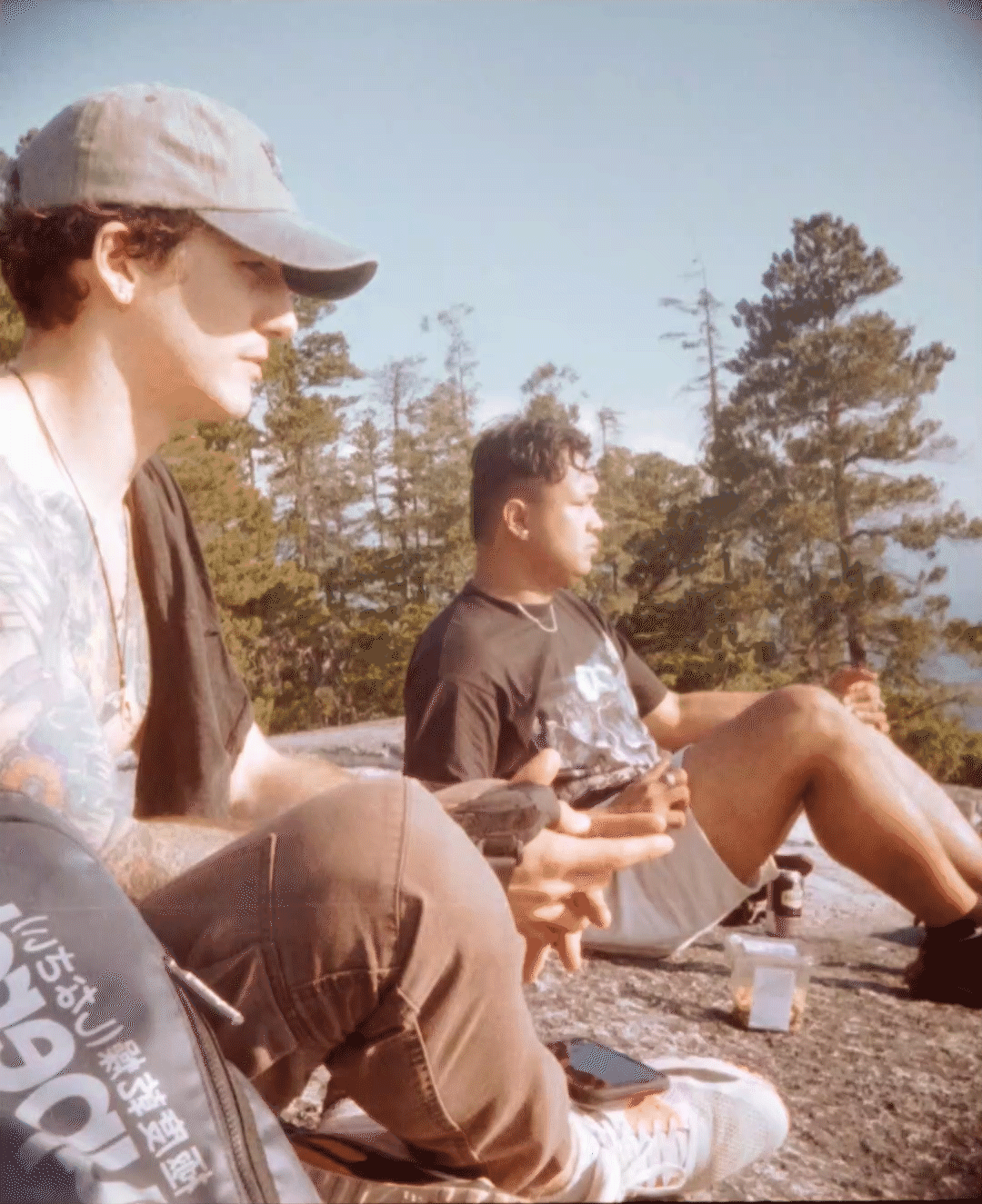 Tom & Dryden on the cheif.gif