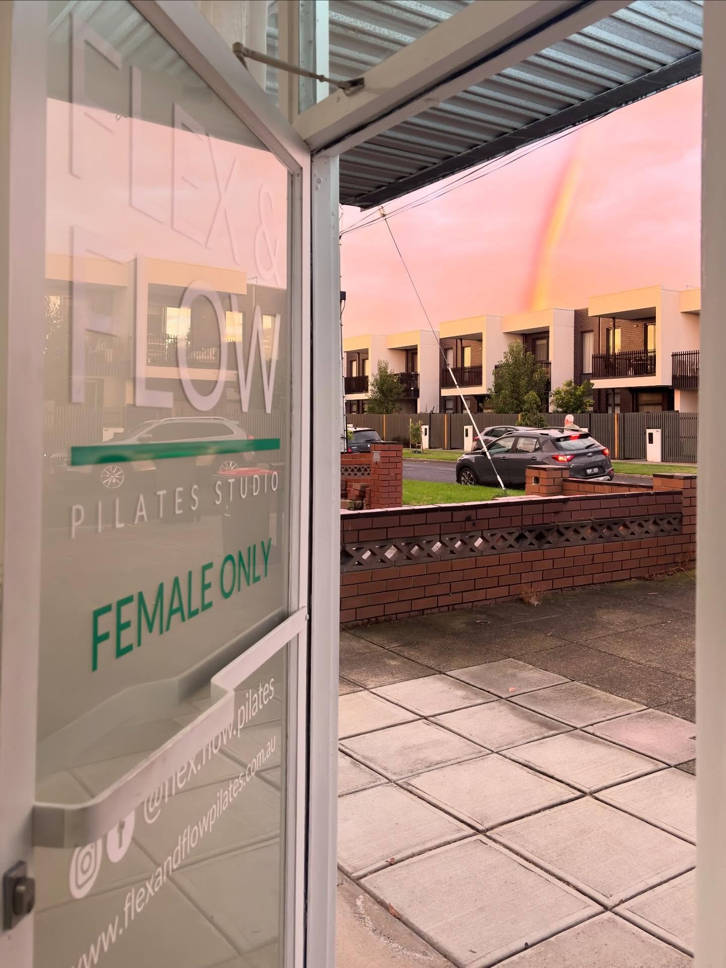 Pilates &amp; pretty skies 🤸🏼&zwj;♀️🌈💚 two of our favourite things! 😍

📸 captured by our Pilates Queen @pilates.withmimi last night at Altona North 🌅