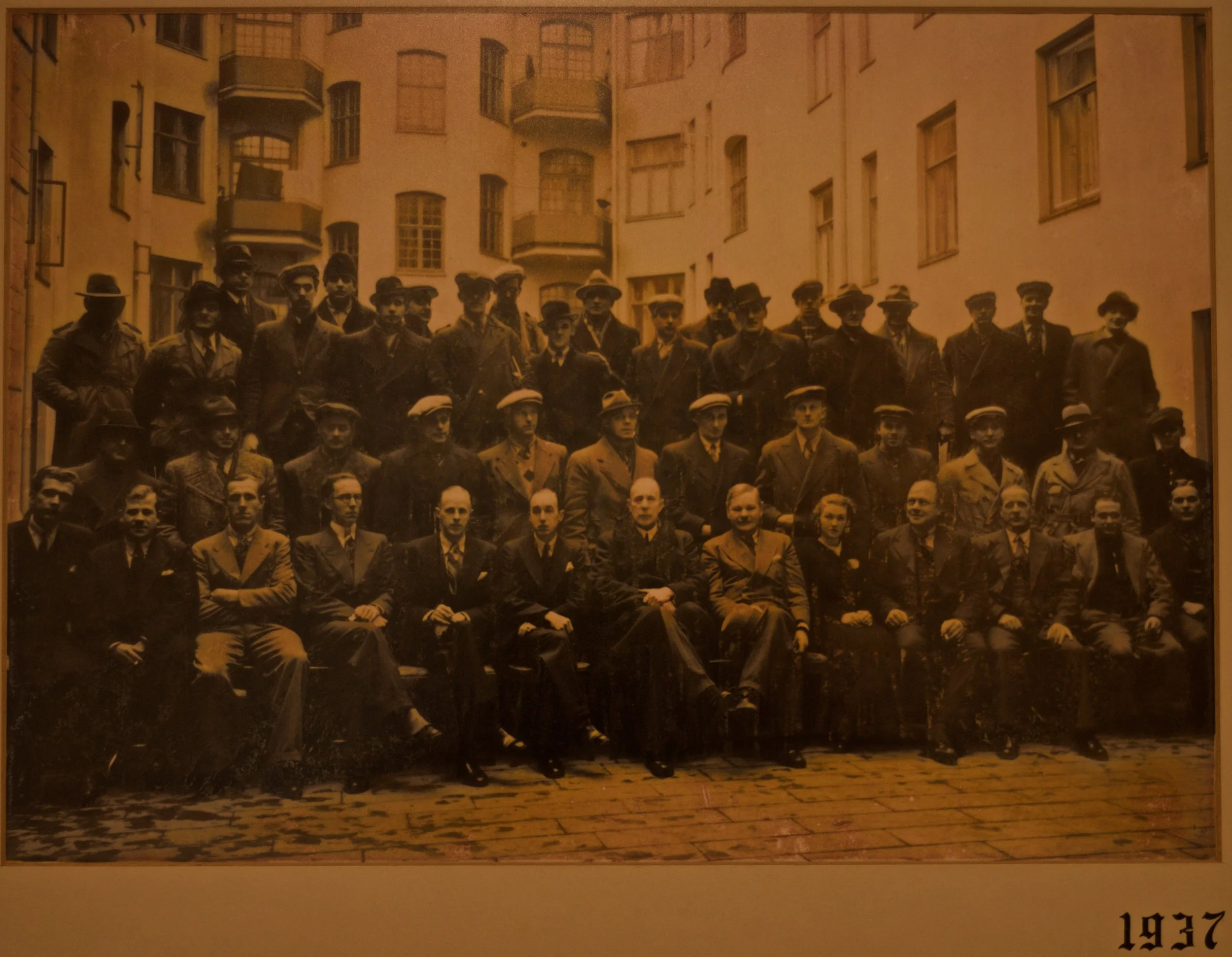 Montörer och tjänstemän på Rhodin & Eklund El & Tele AB år 1937.