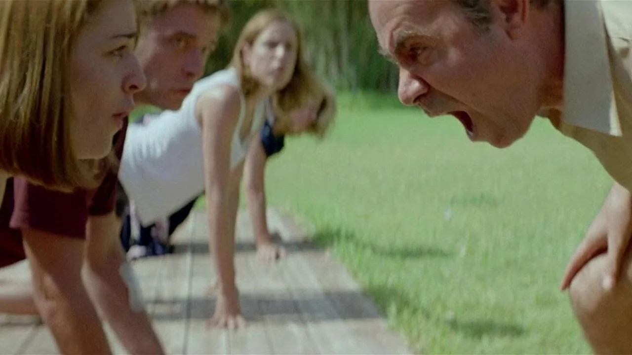 Dogtooth: la mancanza di libertà, di relazione, di informazione