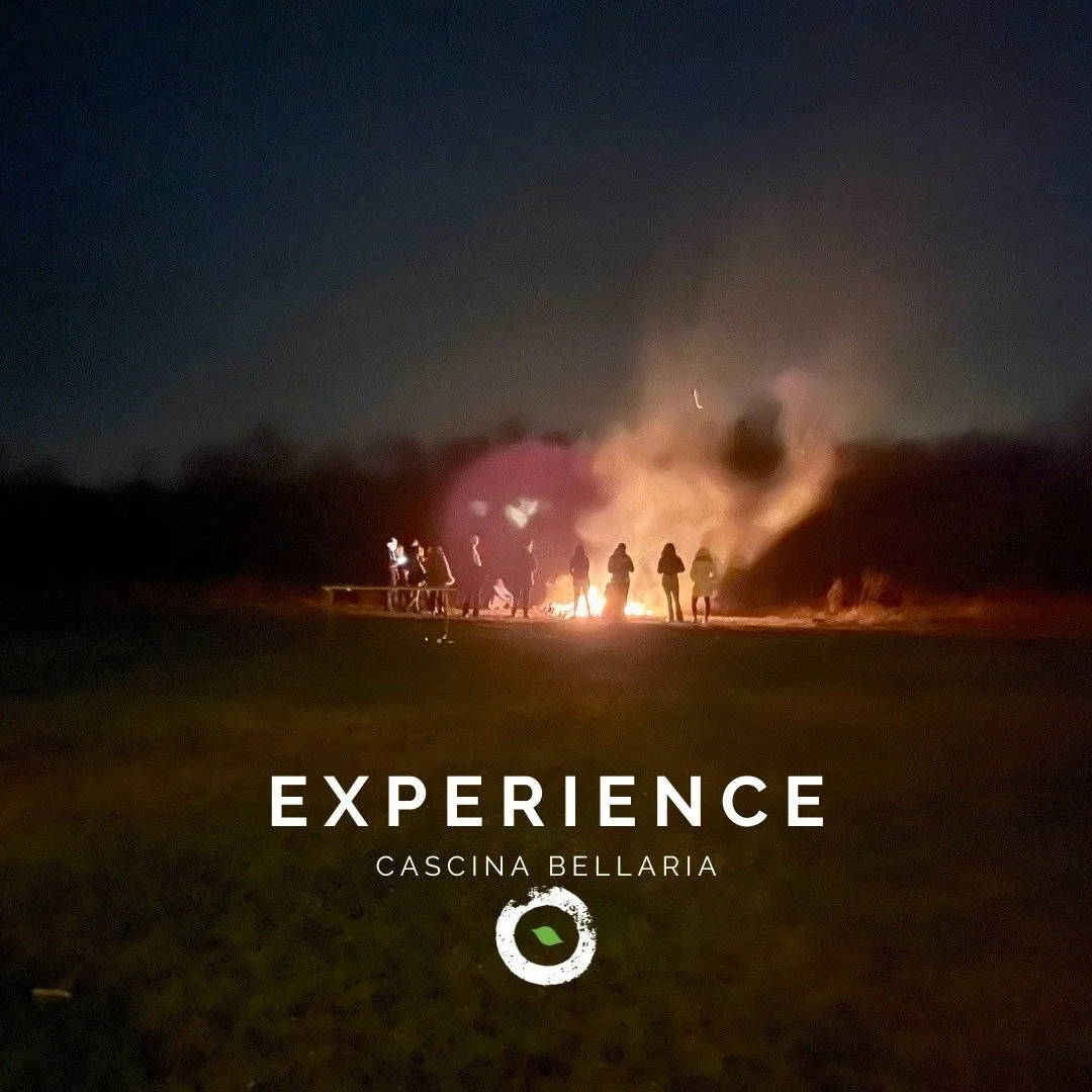 🎄 VACANZA YOGA DI NON SOLO YOGA
Qui a Cascina Bellaria non ti proponiamo una vacanza ma un vero e proprio rituale di passaggio completo. 
Tre giorni di esperienze uniche: yoga, cross training, bagno di suoni, preparazione comunitaria del fal&ograve;