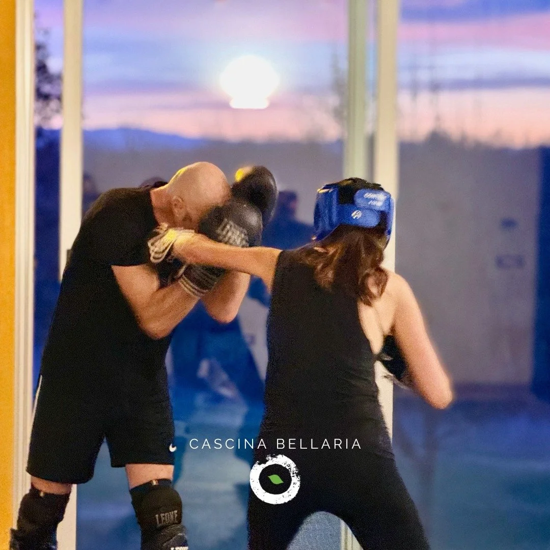 🥊 SPORT, SUDORE, MOVIMENTO
Da marzo non ci sar&agrave; solo yoga. La nostra idea di movimento &egrave; quella che ti prende, ti scuote e ti trasforma dentro e fuori. 
Qui ti confronti con l&rsquo;allenamento duro, la fatica reale e la disciplina che