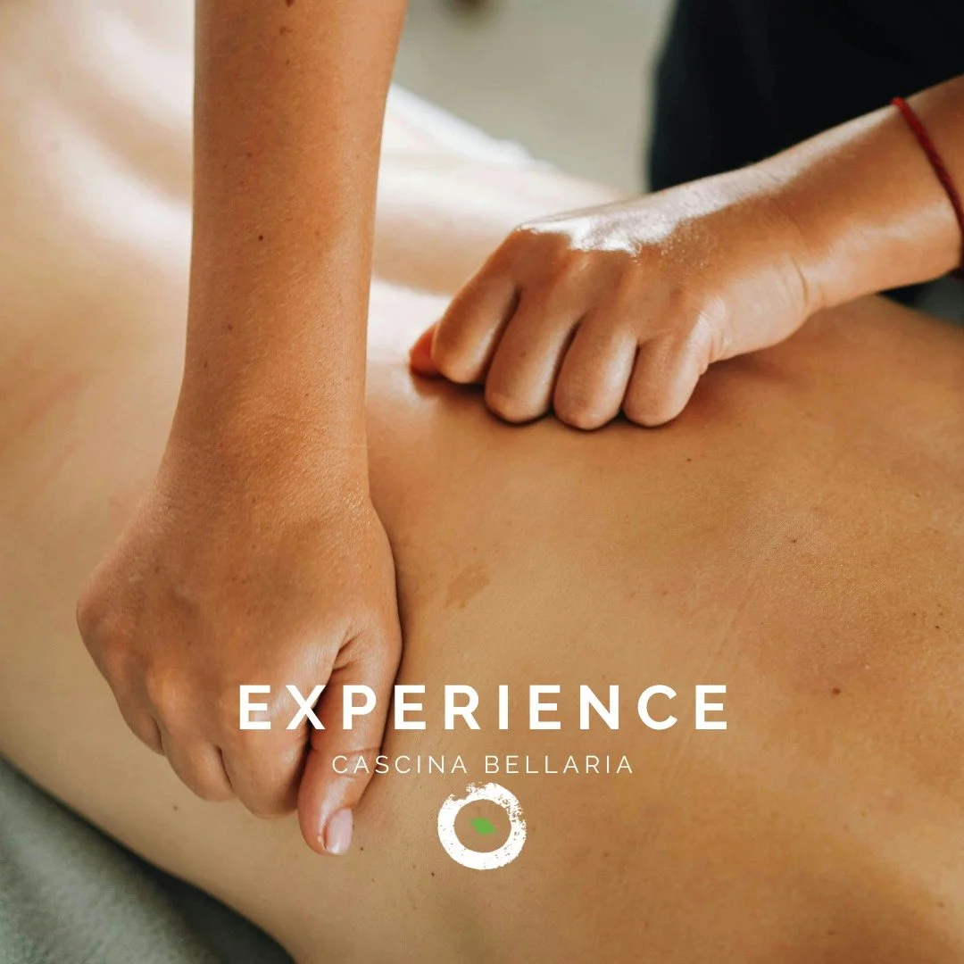 BENESSERE IN ARRIVO 🌿
Qui il relax non &egrave; una parola astratta. &Egrave; un massaggio che rilassa, un respiro che rallenta.
Dalle mani che sciolgono tensioni con oli ed essenze al Floating Touch che mescola vibrazioni sonore e quiete profonda, 