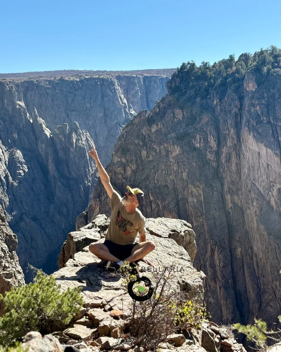 👽 DISTANZA ALIENA
Passato il rituale del voto, si assiste poi a un periodo simile a quello che segue una partita di calcio considerata &ldquo;importante&rdquo;.
 👽
Alcuni vorrebbero condividere gioia o rammarico, a seconda dei colori di appartenenz