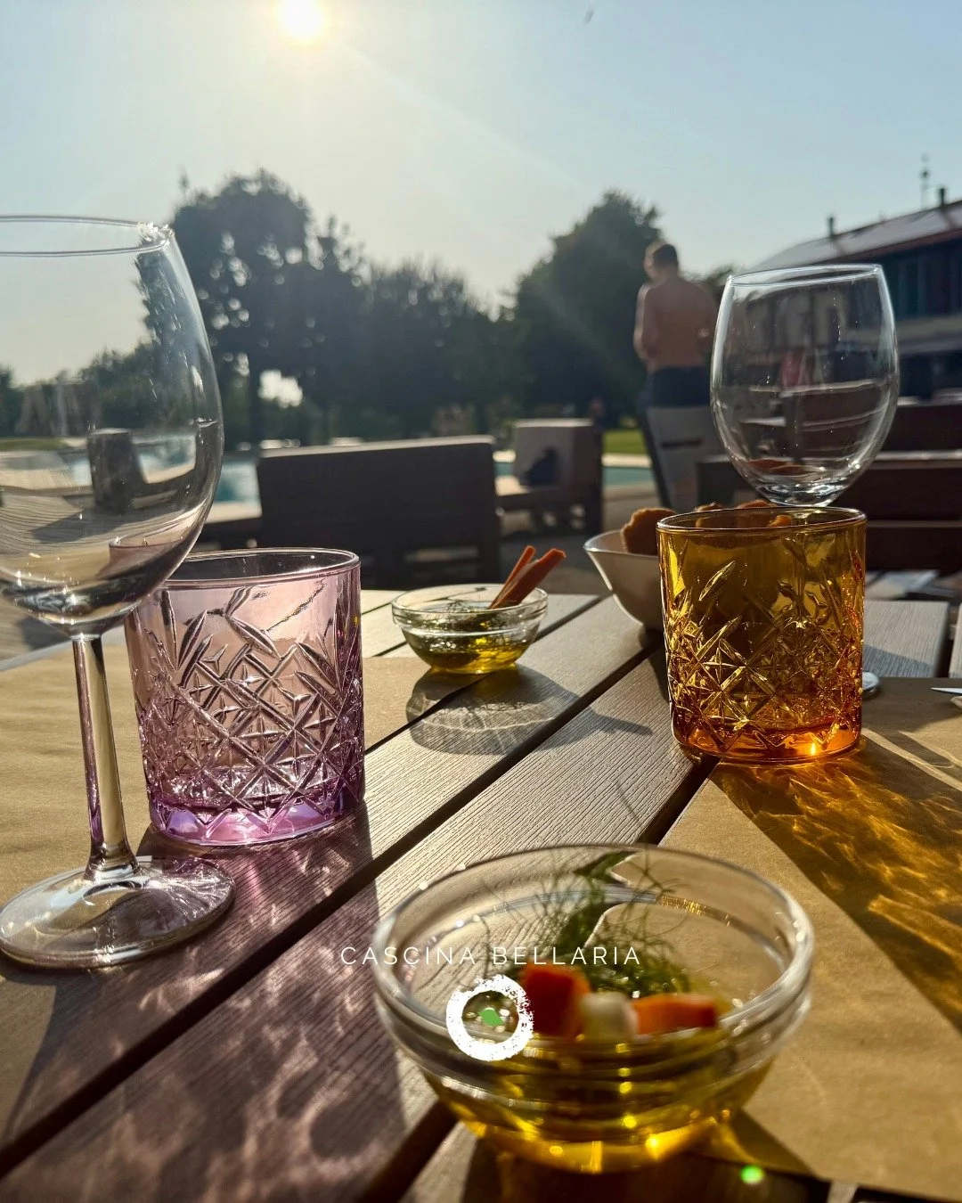 🥂 RELAX A BORDO PISCINA...
E PROFUMO DI PIATTI DELIZIOSI NELL&rsquo;ARIA!
A Cascina Bellaria troverai opzioni vegetariane, vegane, proposte di pesce e pizze davvero irresistibili 
Le verdure? A chilometro zero, fresche e selezionate con cura.

Nel m