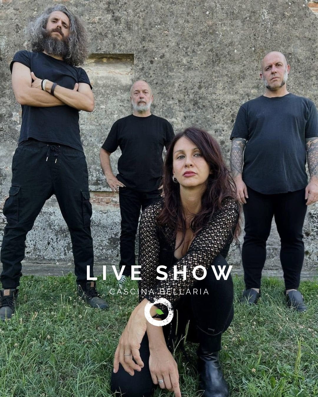🎶 🎤  LITANIA - LIVE

Nella musica dei Litania convive la percezione dell'abisso cosmico che ti risucchia come un buco nero e la leggerezza meditativa dei ragga indiani. Un viaggio introspettivo dove il buio e la luce si compenetrano dando vita ad u