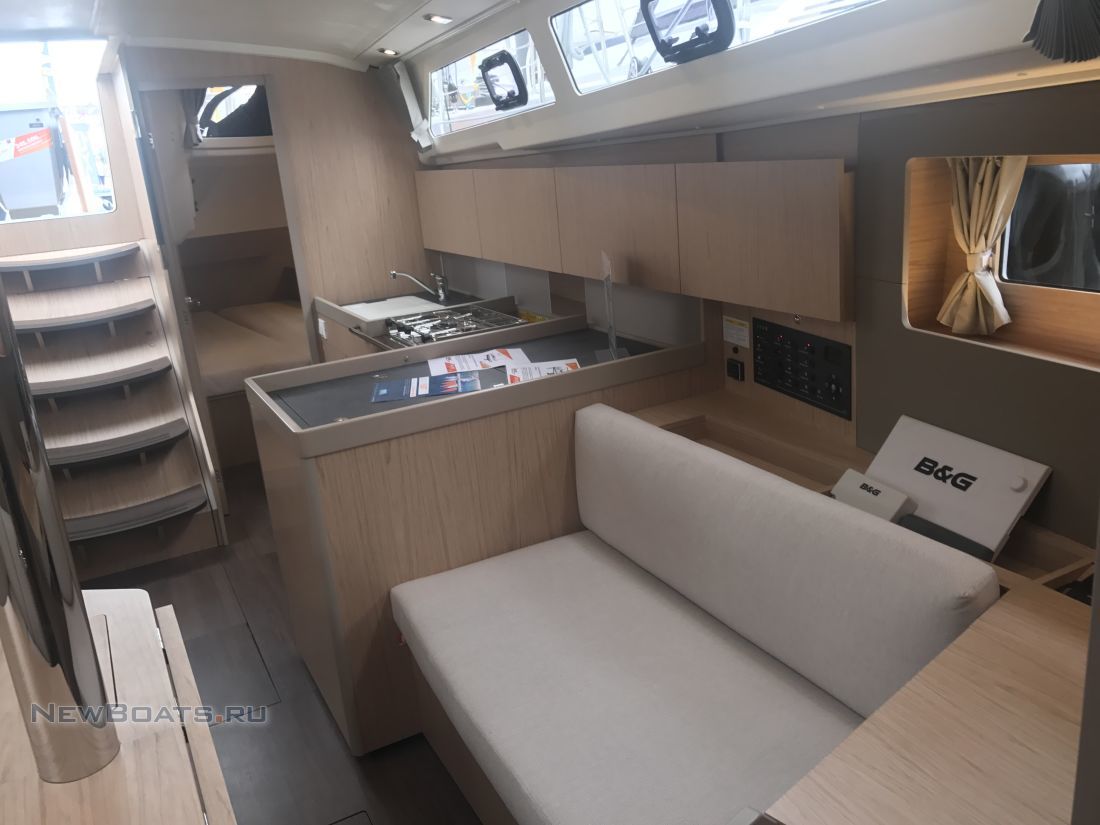 BENETEAU_OCEANIS_41_1_10.jpg