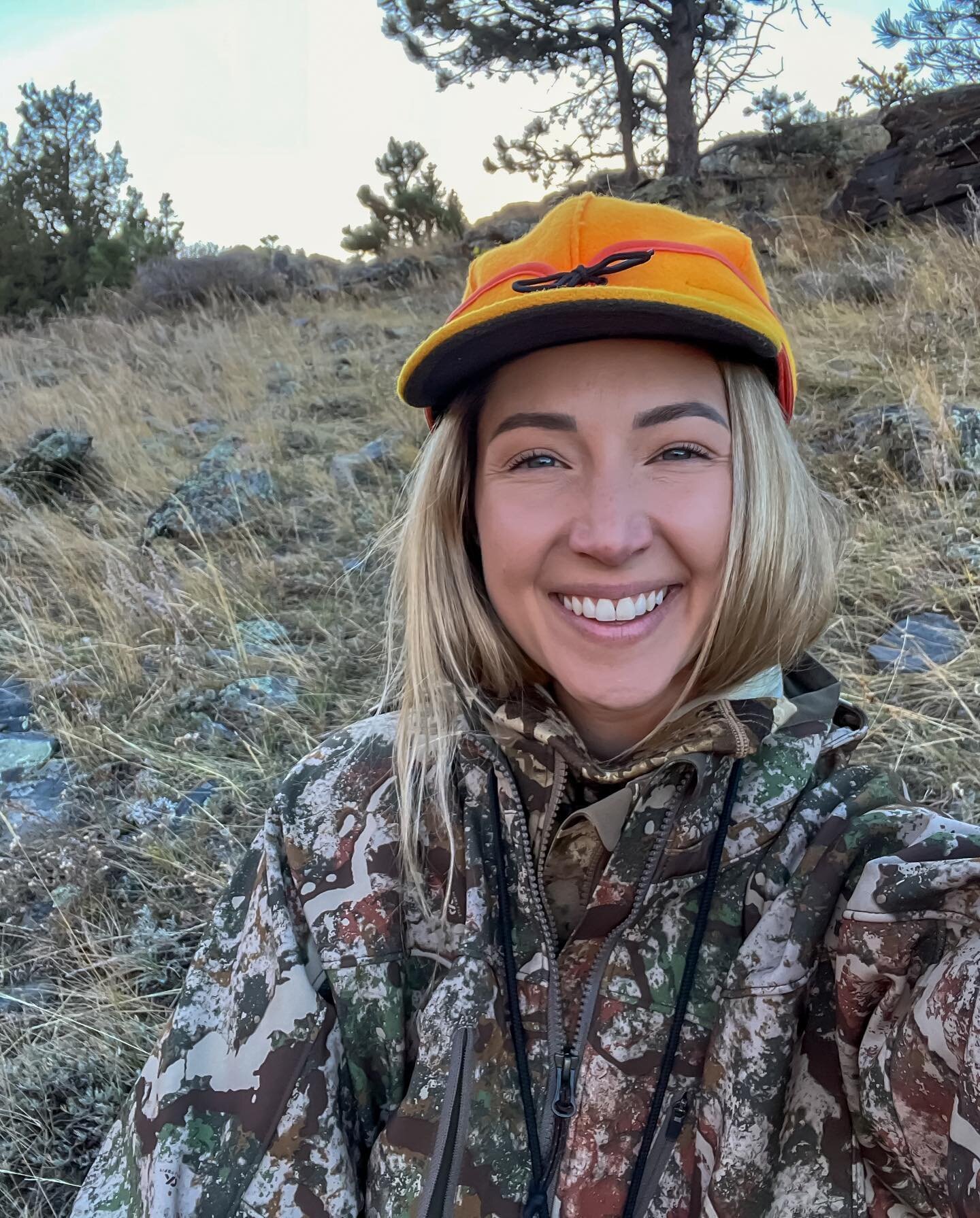 Wyoming part one&hellip;😍

Sunrise, hiking, seeing Elk up close, camo + Marc &gt;&gt;&gt;&gt;&gt;&gt;

This place is beautiful. Who knew I&rsquo;d love hunting with @marc_rodrigue so much&hellip;it&rsquo;s been beyond fun! 🦌

#wyoming #hunting #mul
