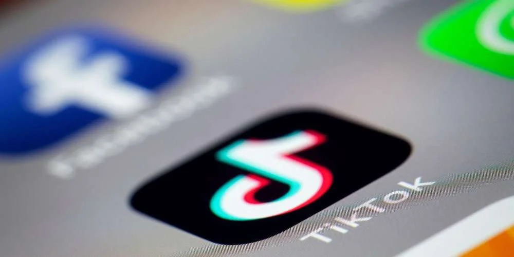 TikTok condamné à payer une amende de 5,7 millions de dollars par la FTC pour collecte illégale de données de mineurs. ©AFP /JOEL SAGET