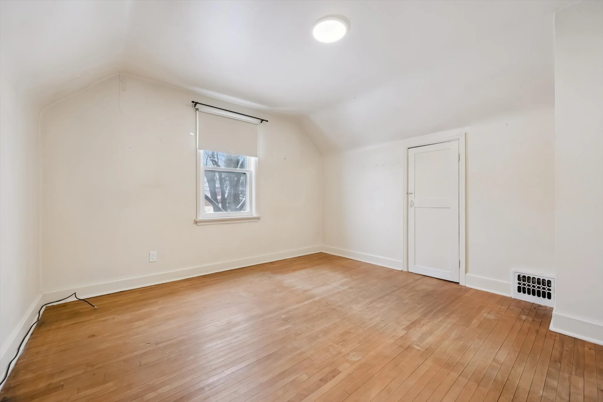 20-Stevenson St N 020.jpg