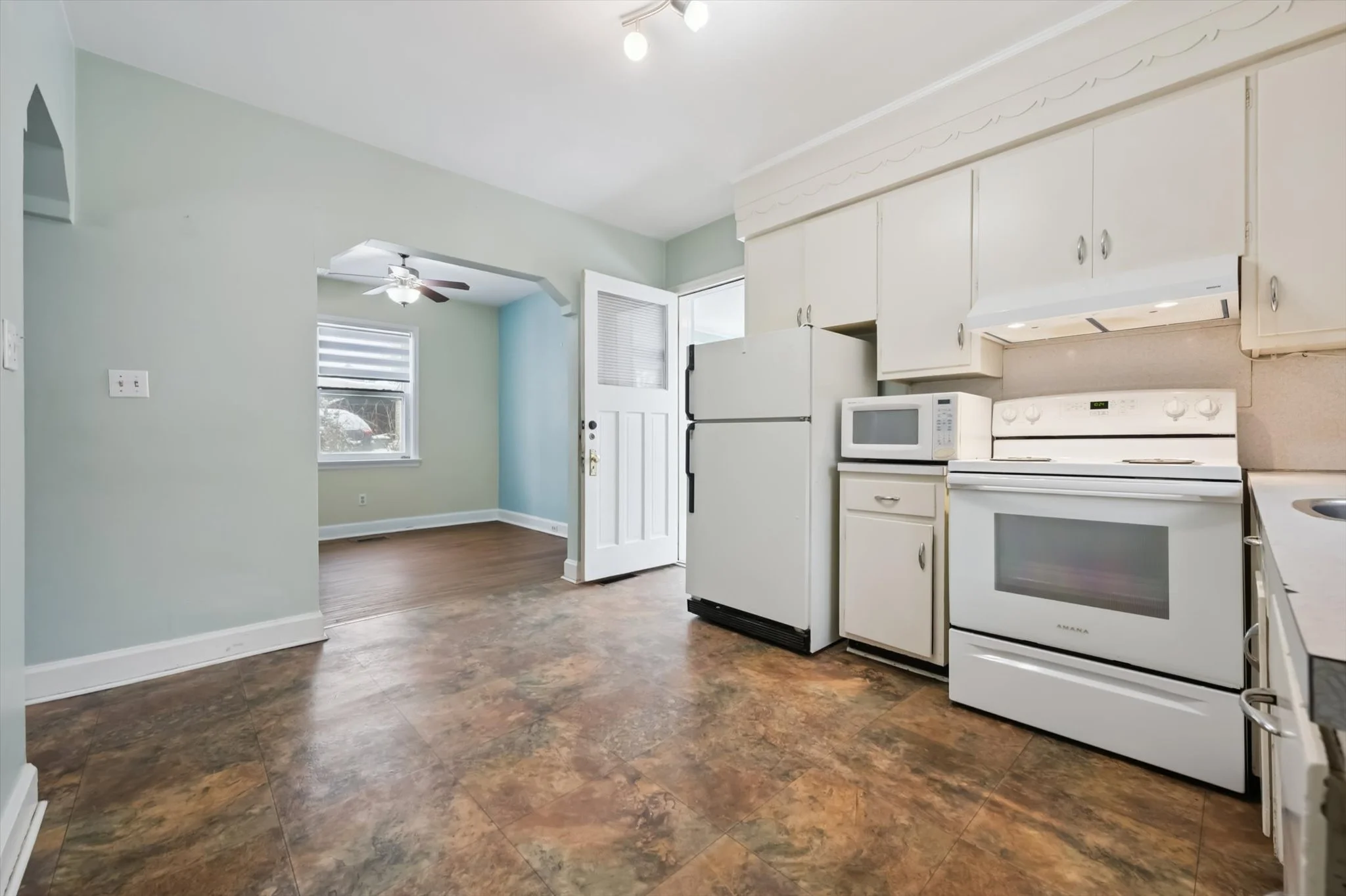 13-Stevenson St N 013.jpg