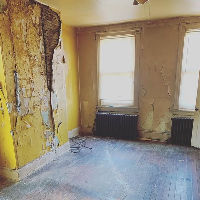 Who else loves old Richmond homes? We&rsquo;d love to buy a few more 😉

#masterimprovementsrva #webuyhouses #homebuyers #renovators #flippers