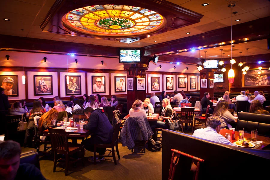 Quincy — The Fours Restaurant & Sports Bar