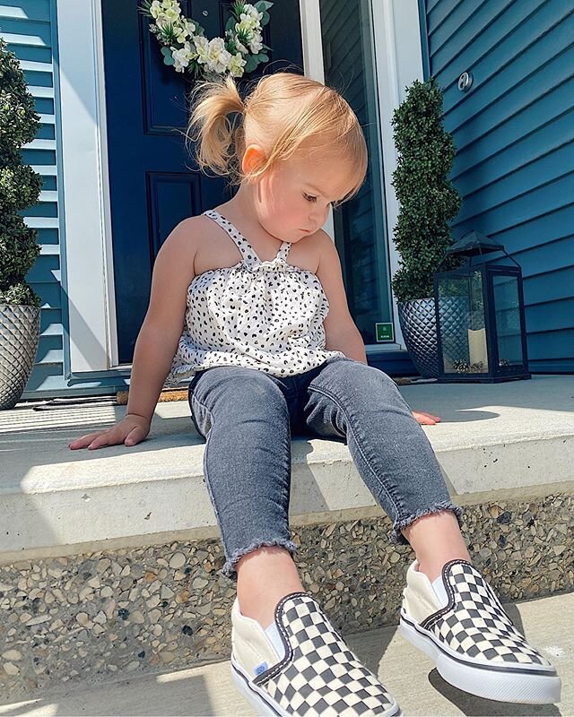 I think the best part of being a mama is when your little one looks up at you and just stares or smiles because they know you are their person.  Like nobody else is as important as you! 🤍🖤
#aylaashley #obsessedwithyou #mymini #bffforever