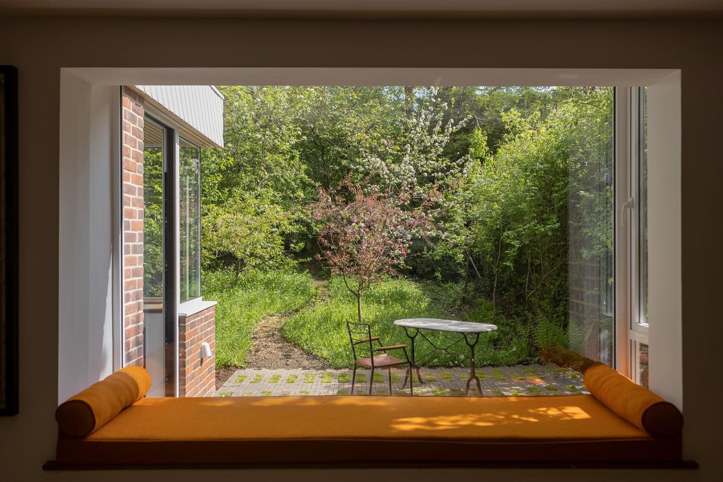 Picture window view of the  Dulwich Wood project with @a_small_studio 
@dwellmagazine article and more images now on the website 
.
.
.
.
.
#gardens #gardendesigner #gardendesigners #londongardens #londongardendesigner #londongardendesigners #landsca