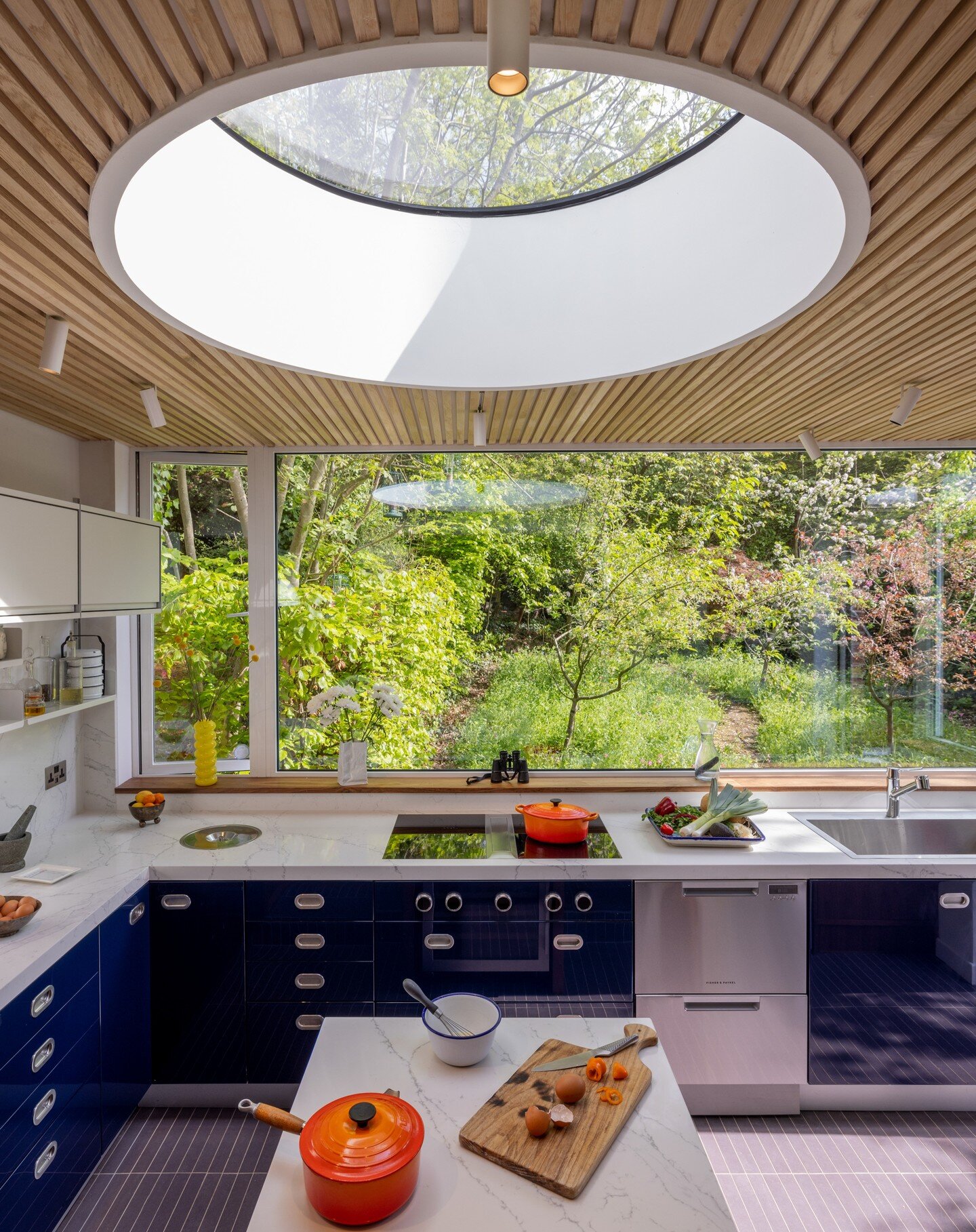 Kitchen in the Woods won a @dont.move.improve award this week.

Very well done @a_small_studio for a beautiful and sensitive design.

Link in bio for the link to article, check out our website for further images of the garden.

#DMI2023 #winners #gre