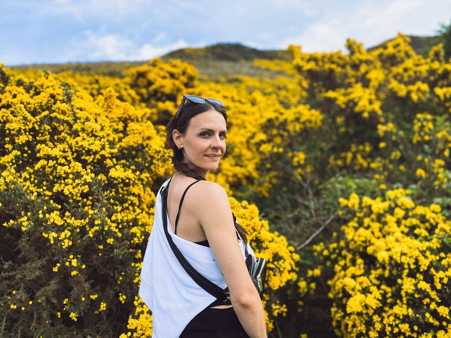 We ate haggis, hiked an ancient volcano and walked through castle walls. Edinburgh did not disappoint 🖤