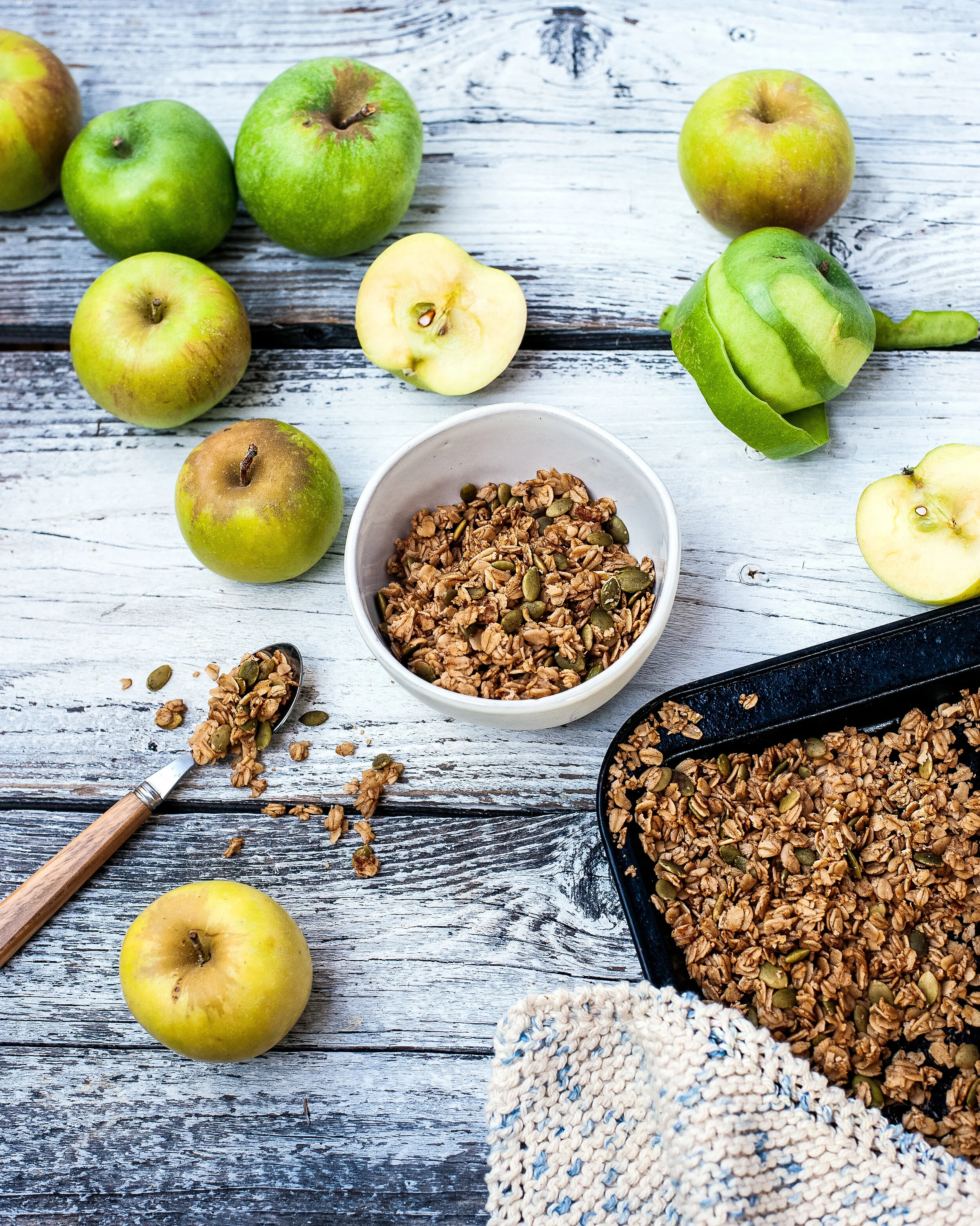 Granola-Apples-3.jpg