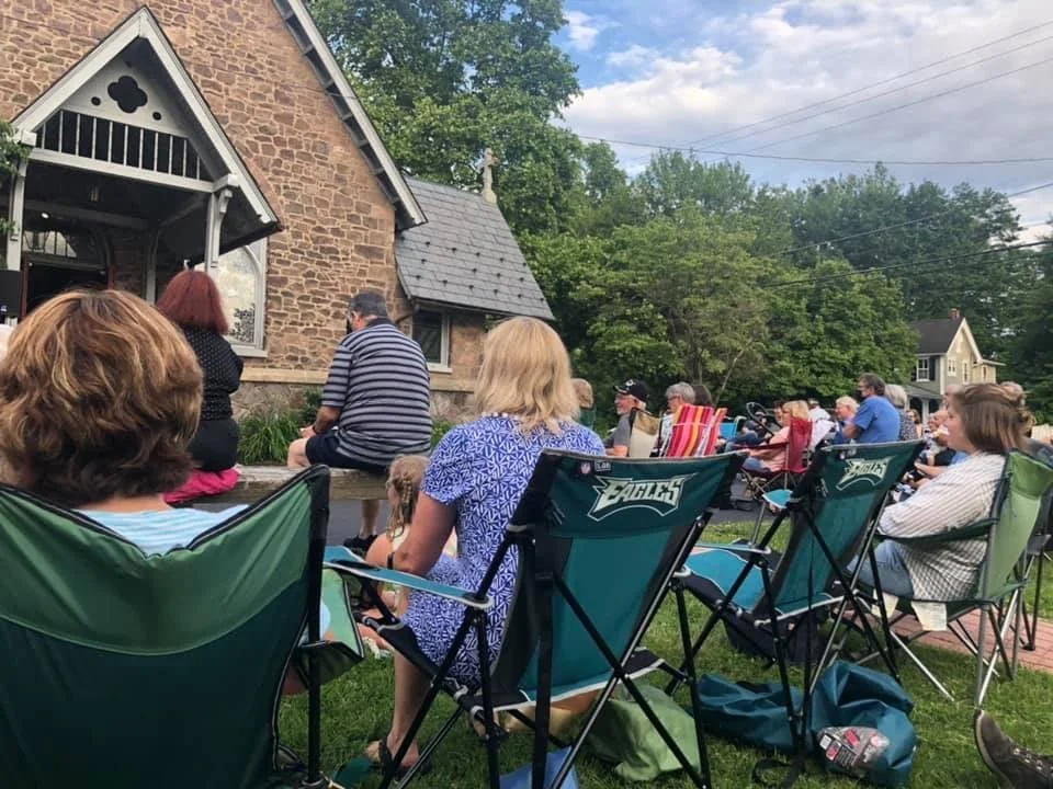 Concert - crowd outside.jpeg