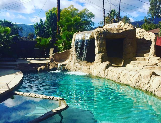 Imagine enjoying this backyard oasis! #theridgerealtygroup #backyardoasis #summertime #pool #lovewhereyoulive