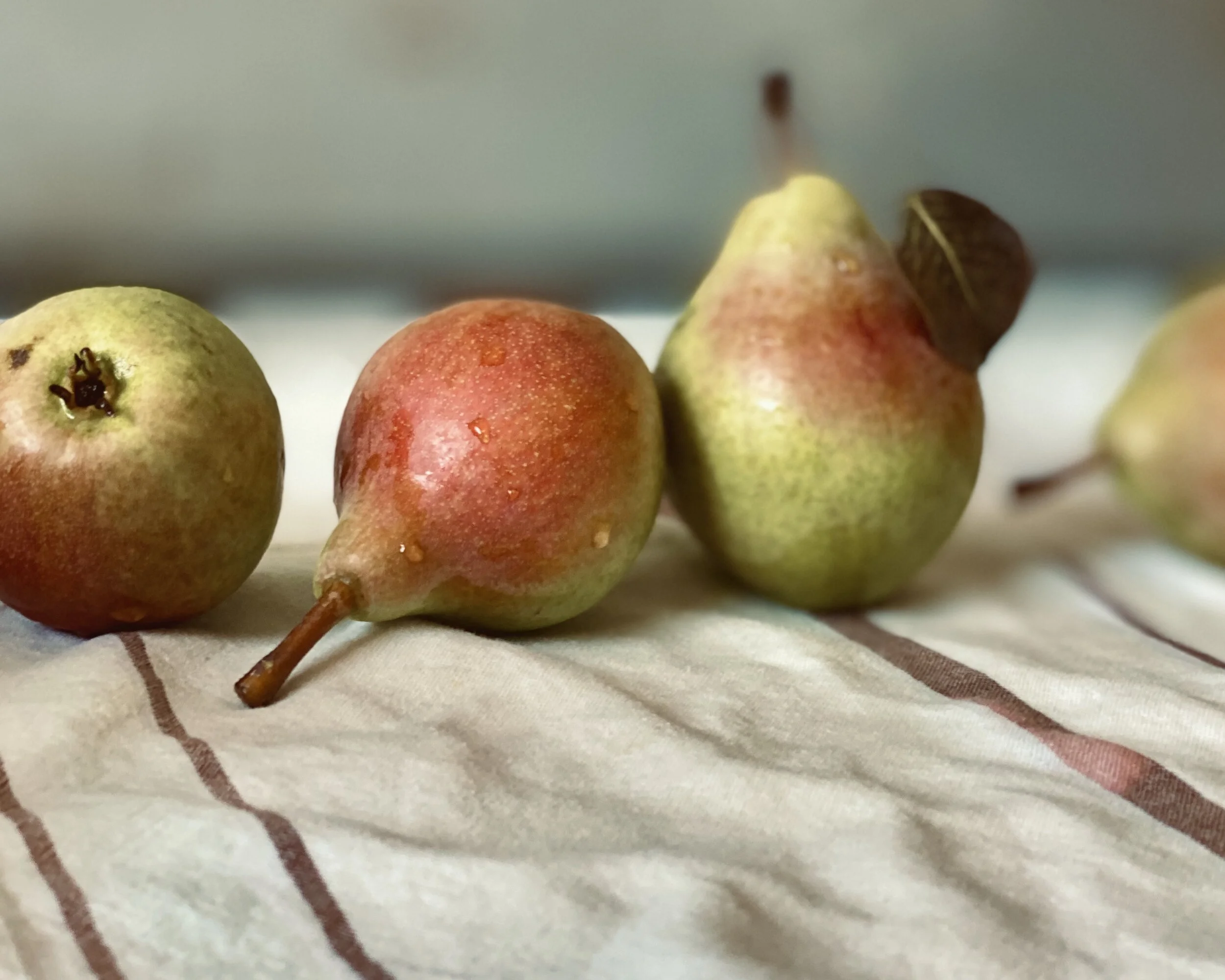 Farmer's market pears