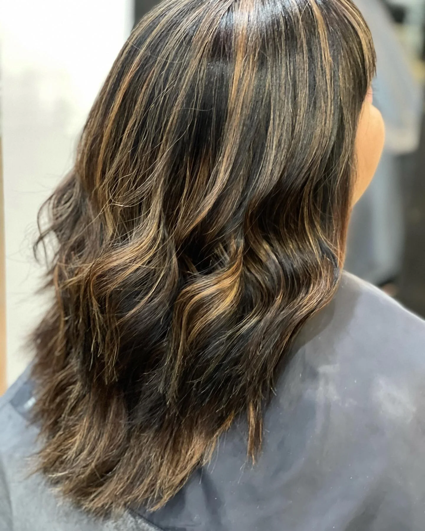 Ohhhh hey baby&hellip; needing some babylights to help warm up this chilly December day🤘🏼👏🏼😘
#lafayettestylist #westlafayettehair #babylights #carmelhighlights#loveyourhair #kristinaraganhair
#7654044009