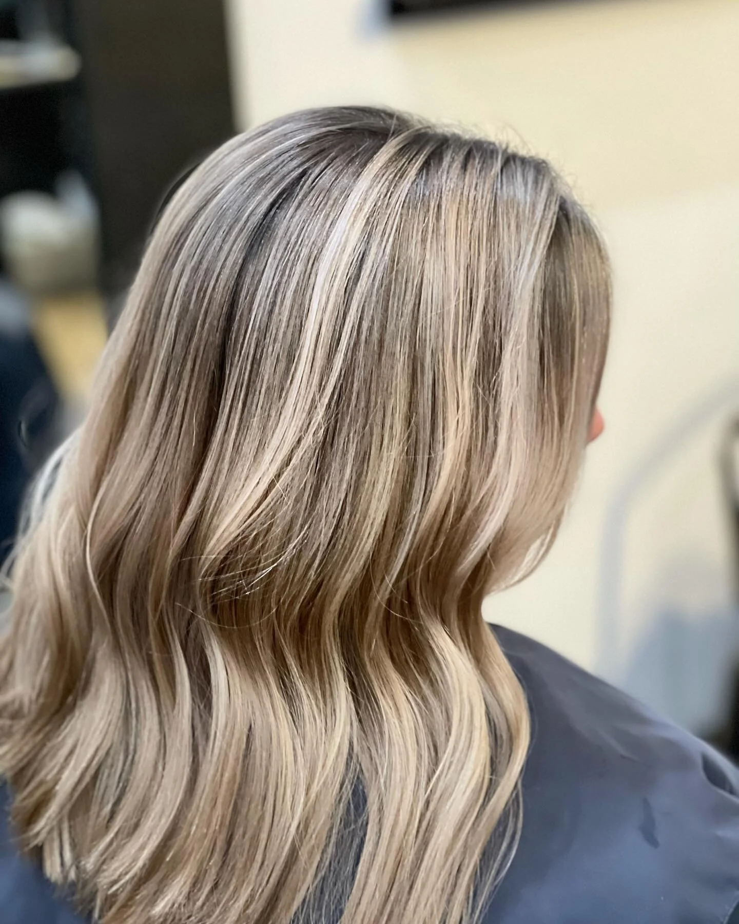 After 20 years &hellip; Still rocking it❤️❤️ get in my chair now.. holiday hair is approaching and my books are waiting for YOU❤️❤️❤️ #blondehair#rootsmudge #lafayettehairstylist #westlafayetteindiana #hairstylist #serenityhairdesign #7654044009