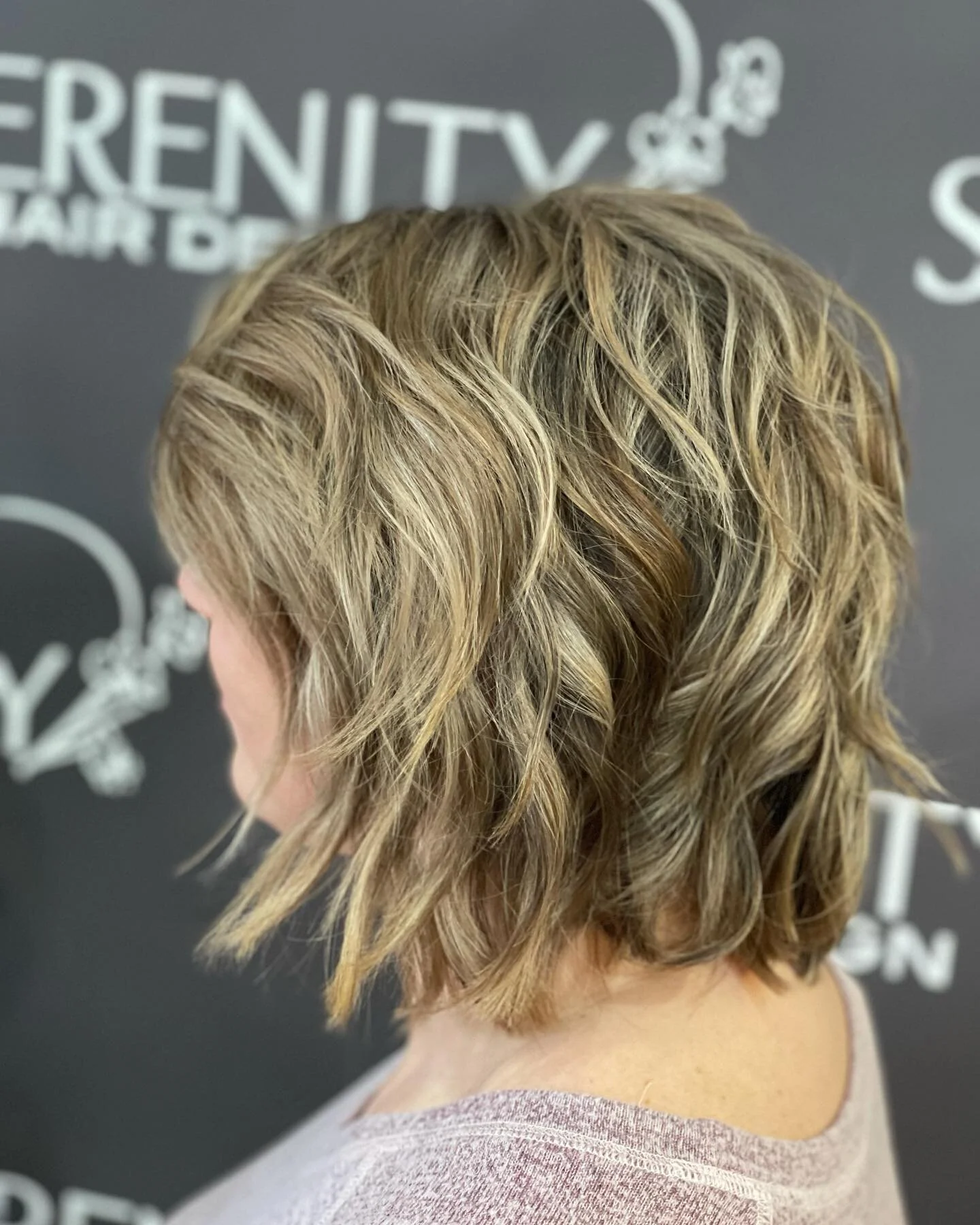 Some sassy blonde for you Monday vibes 
#lafayettehairstylist #westlafayettehairstylist #blondehair #serenityhair 765.404.4009