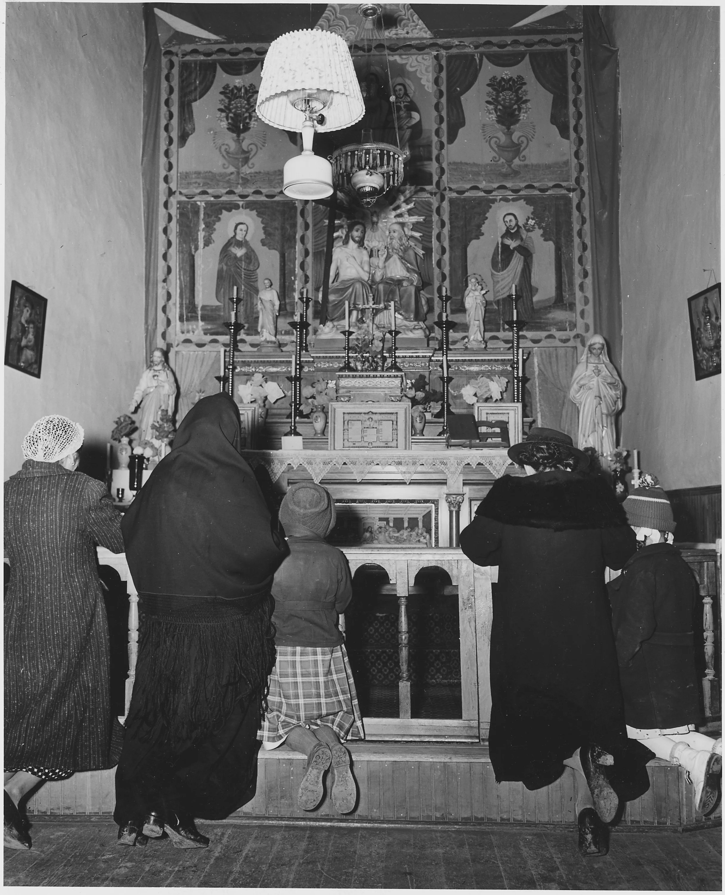 Taos_County,_New_Mexico._Prayer_before_altar_of_church_at_Arroyo_Seco._-_NARA_-_521929.jpg