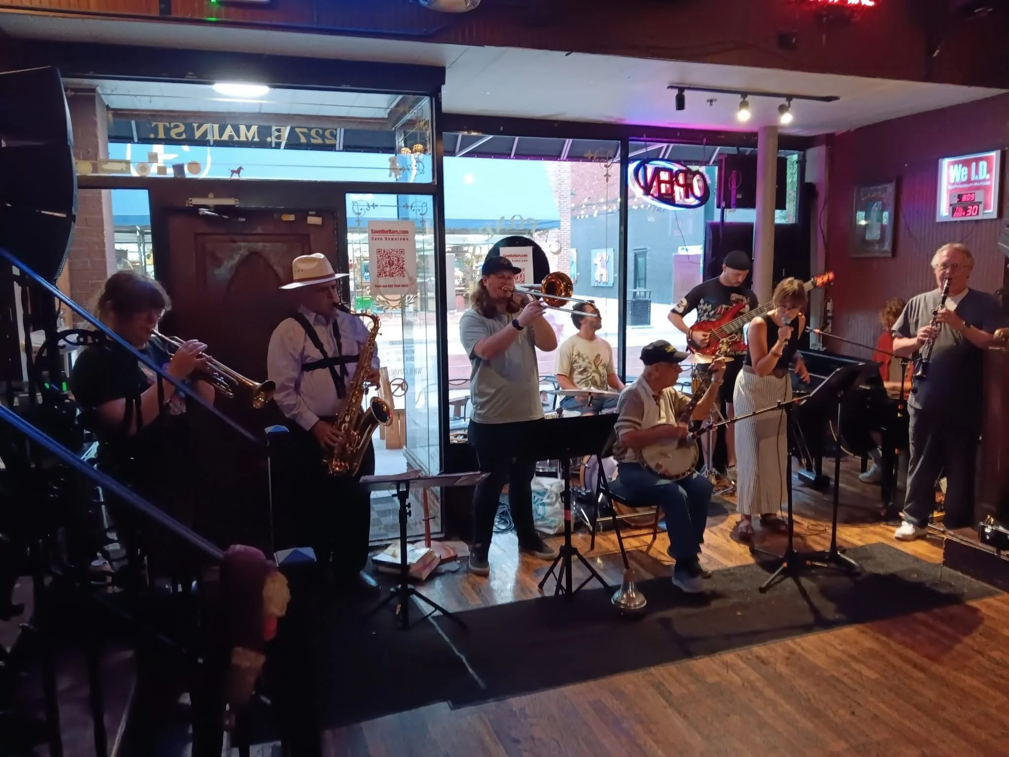 Charlie Maples hosts the Johnson City Jazz Jam