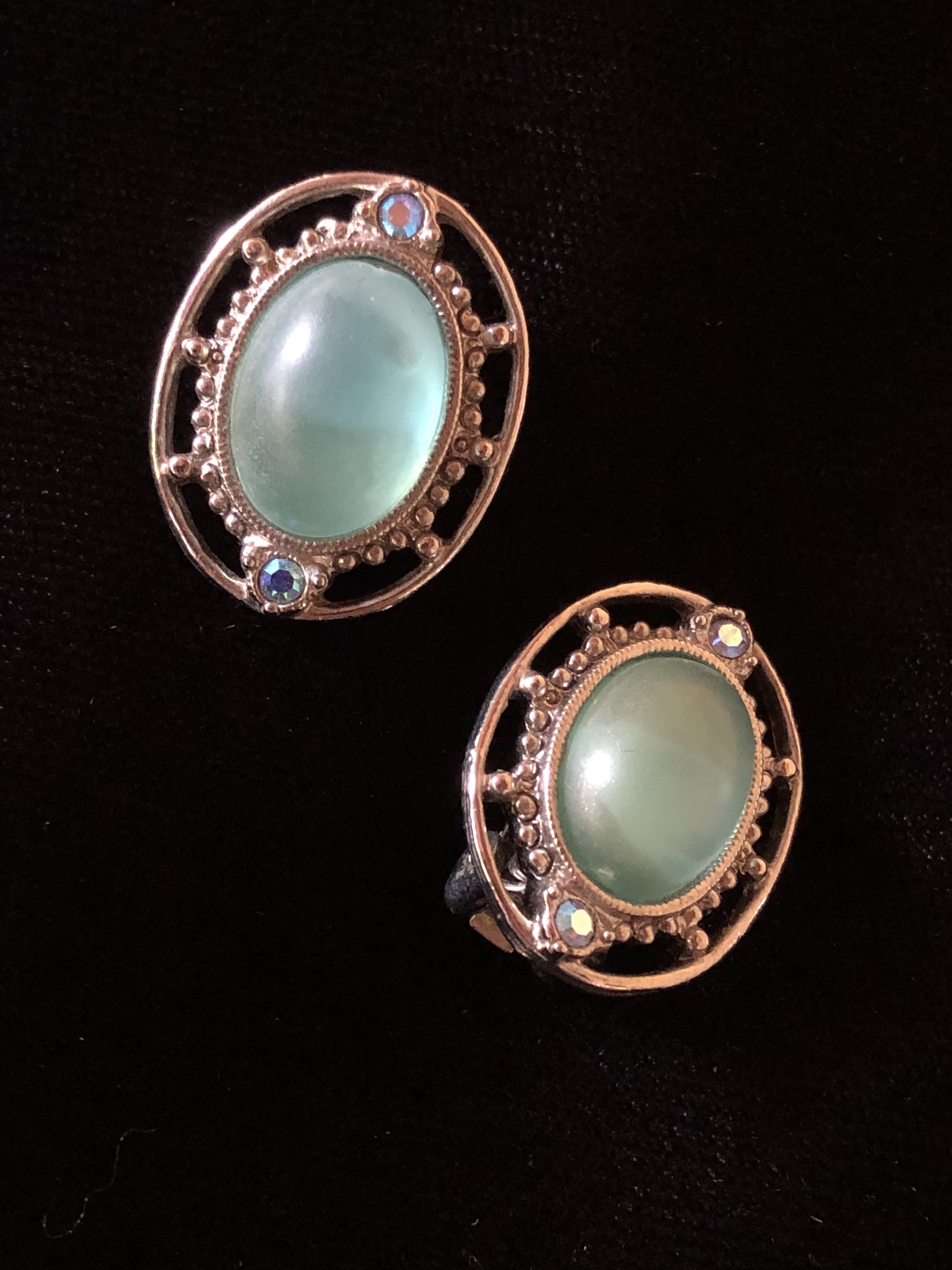 Vintage Clip On Earrings 