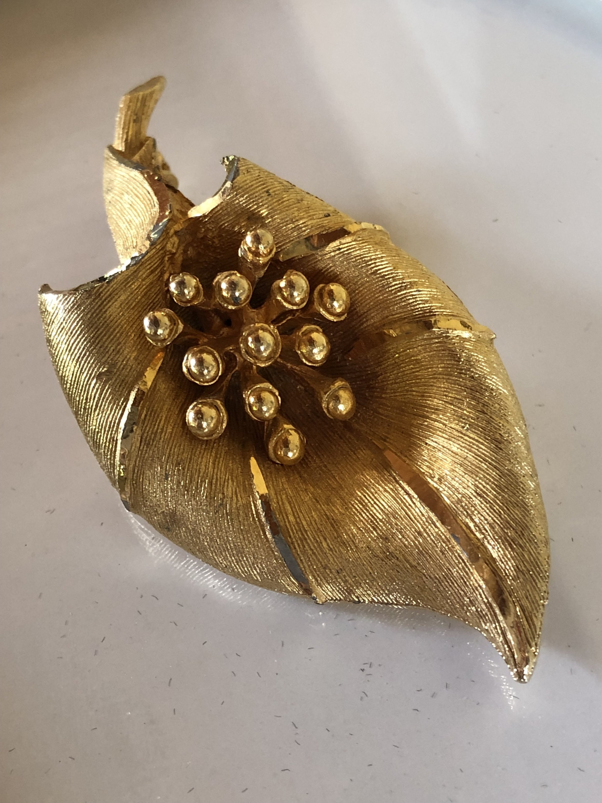 Gold Floral Broche Vintage
