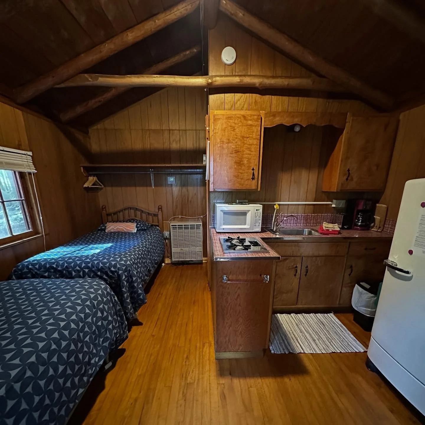 The Kuusi (No. 6) cabin has all you need. manninenscabins.com #kuusicabin