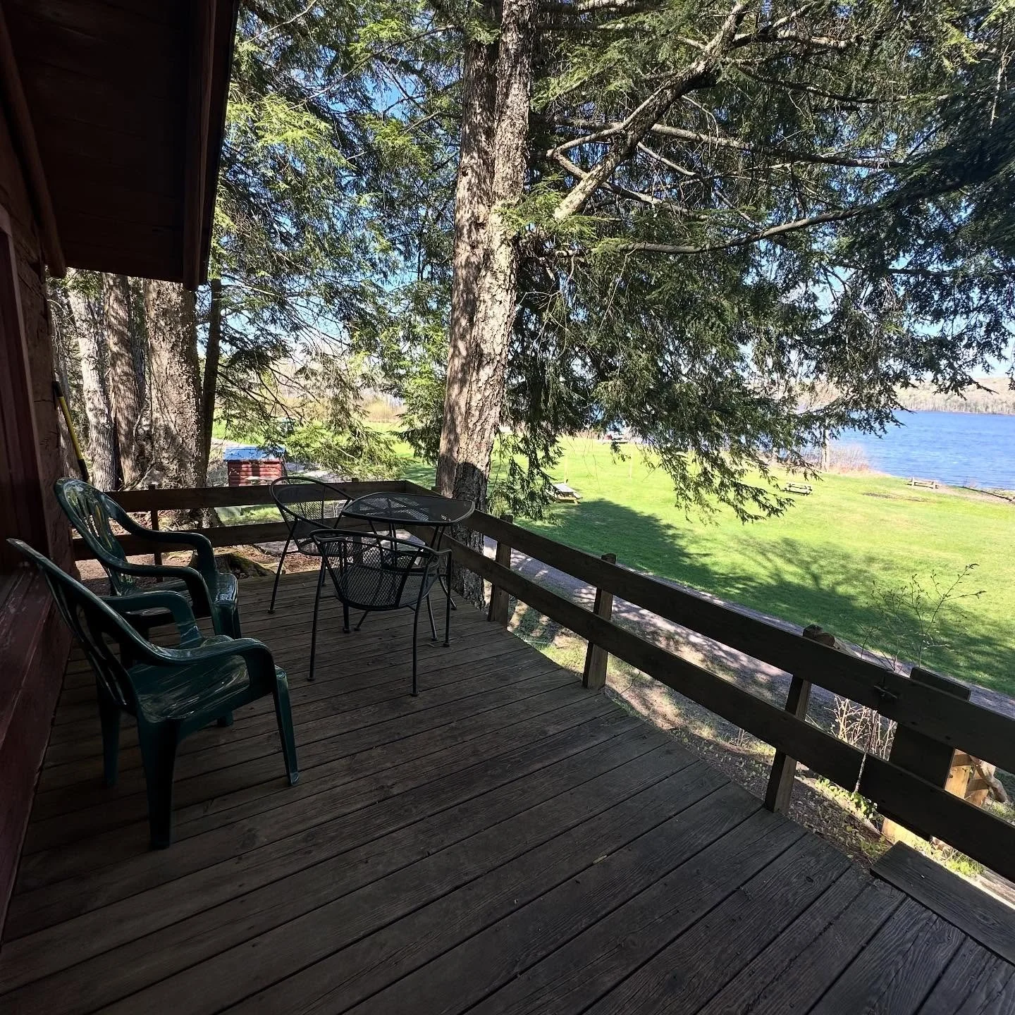 Those views 😍 manninenscabins.com #yksicabin #otterlakelife #manninenscabins