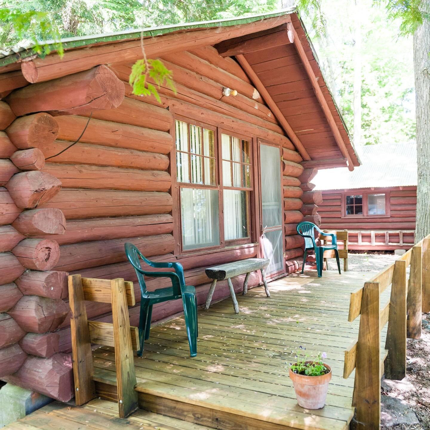 How the logs are joined together and individually hewn gives each cabin its own character and charm. Century-old log cabins tell a story on today&rsquo;s yoopercabingrl blog: manninenscabins.com/cabin-blog/2025/11/23/log-craftsmanship #logcabins #log