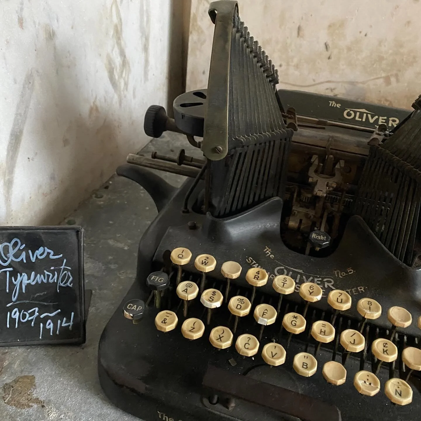 I sometimes yearn for that slower pace when delete keys did not exist. We remember typewriters on today&rsquo;s yoopercabingrl blog: manninenscabins.com/cabin-blog/2025/12/17/typewriters #typewriter #clickityclack #oldtypewriter #yoopercabingrlblog #