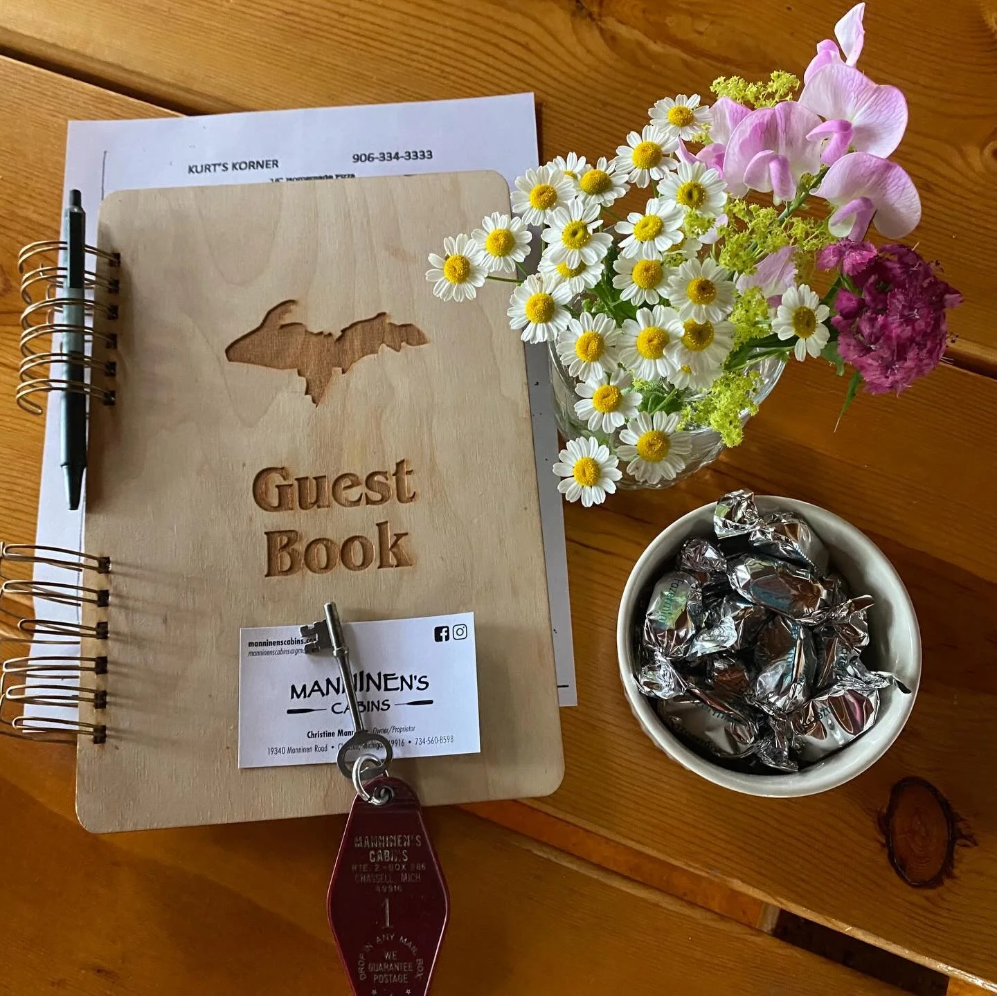 Cut flowers bring joy and make every space just a little more beautiful. Get inspired on today&rsquo;s yoopercabingrl blog: manninenscabins.com/cabin-blog/2026/2/8/best-bouquets #bestbouquets #wildflowers #michiganwildflowers #otterlakelife #manninen