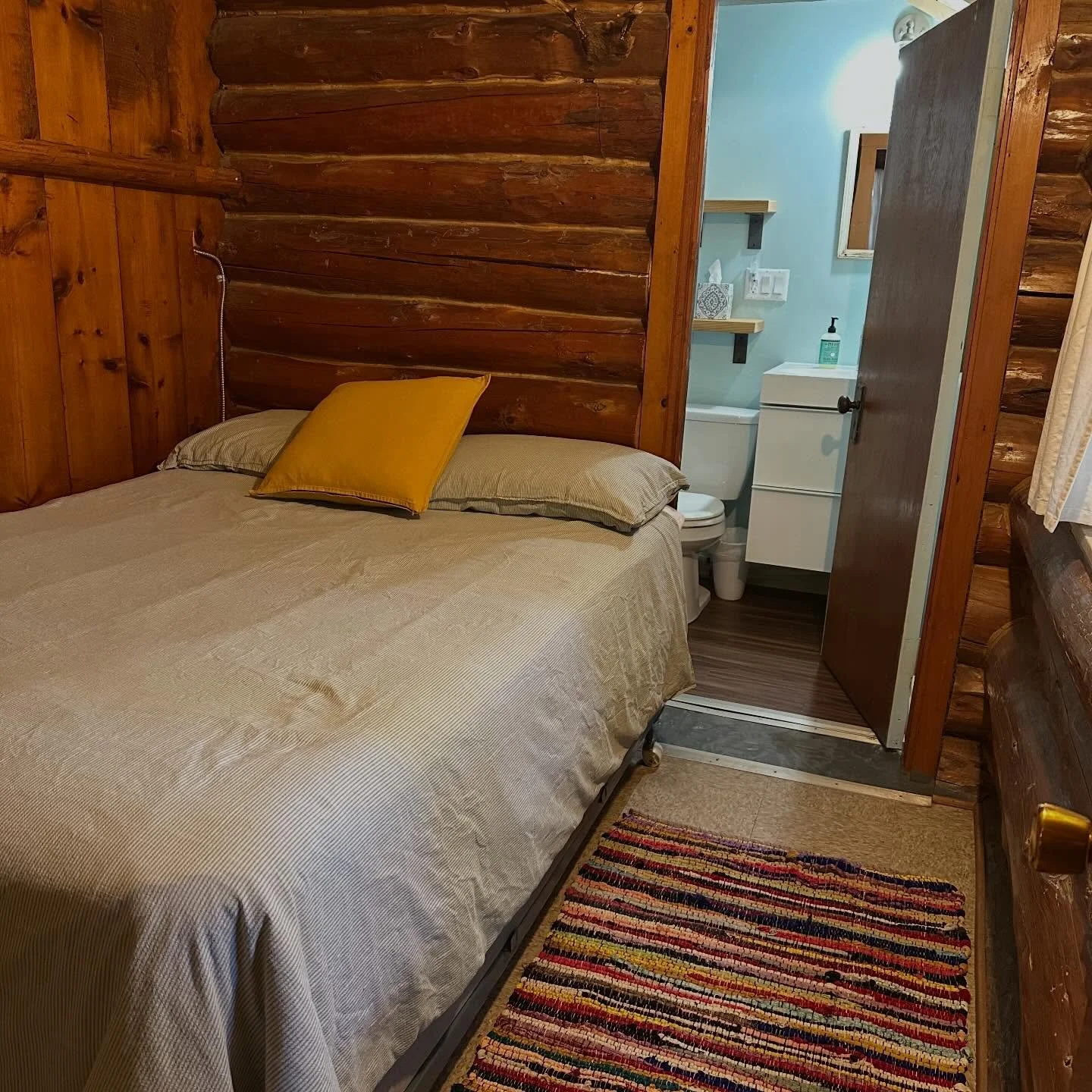Cozy, relaxing comforts in the Kaksi (No. 2) cabin. Come for a visit, explore the Keweenaw, and stay a while. Enjoy discounts for stays of 7 nights and longer. manninenscabins.com #kaksicabin #otterlakelife #manninenscabins