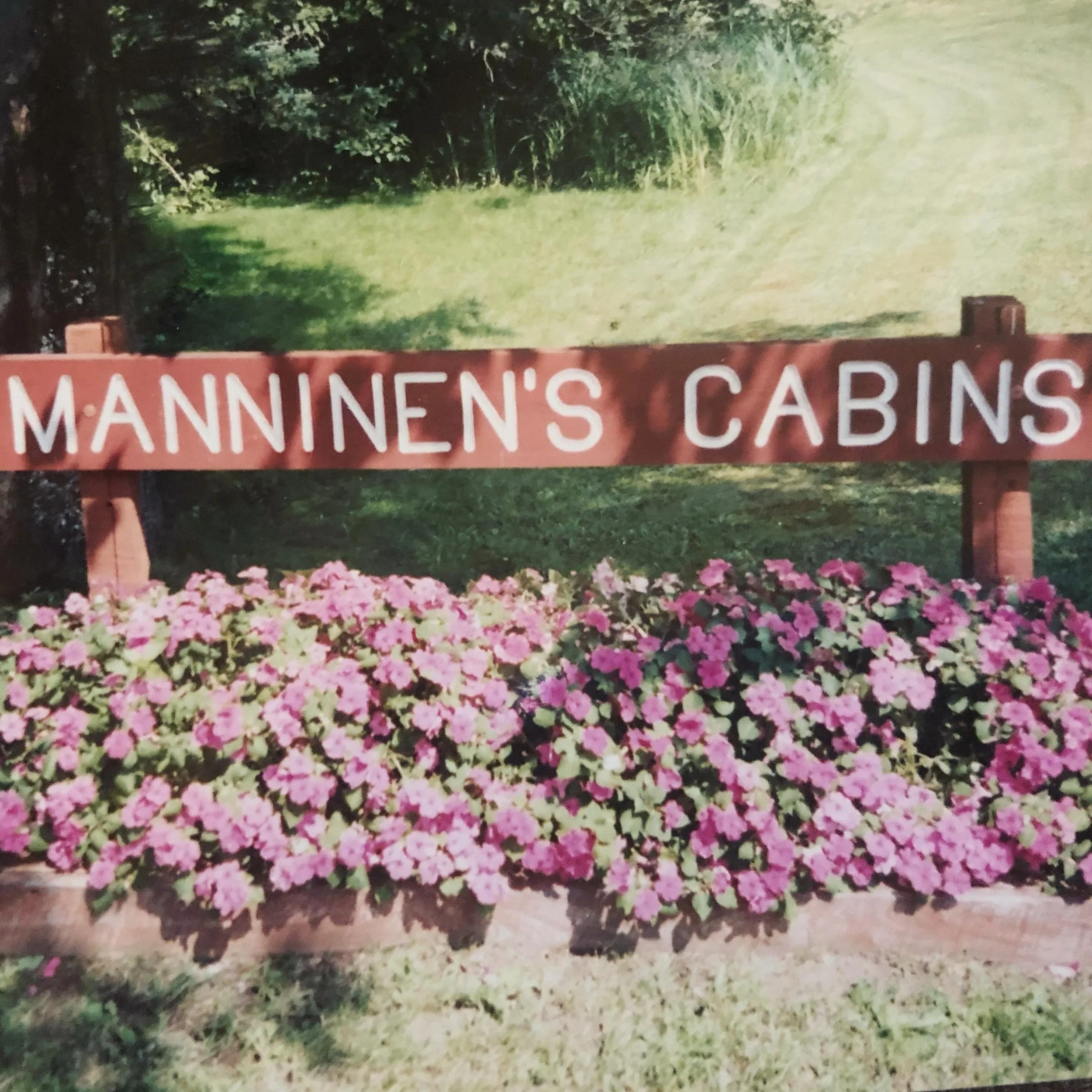 Flashback Friday! The impatiens had a good year in 1987 🌺 I think we are finally out of frost danger. Time to start planting. manninenscabins.com