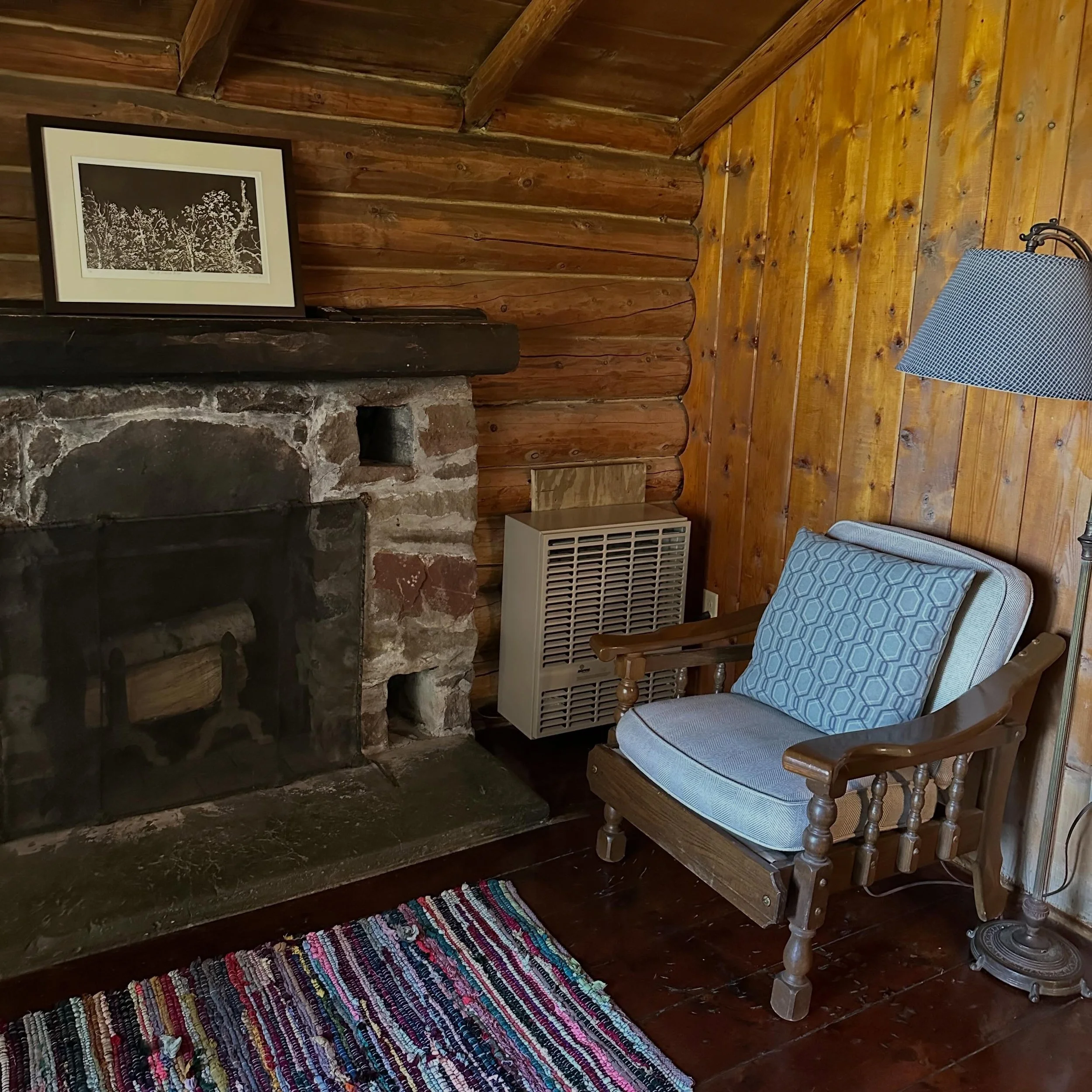 All the rustic comforts. manninenscabins.com #kolmecabin #otterlakelife #manninenscabins