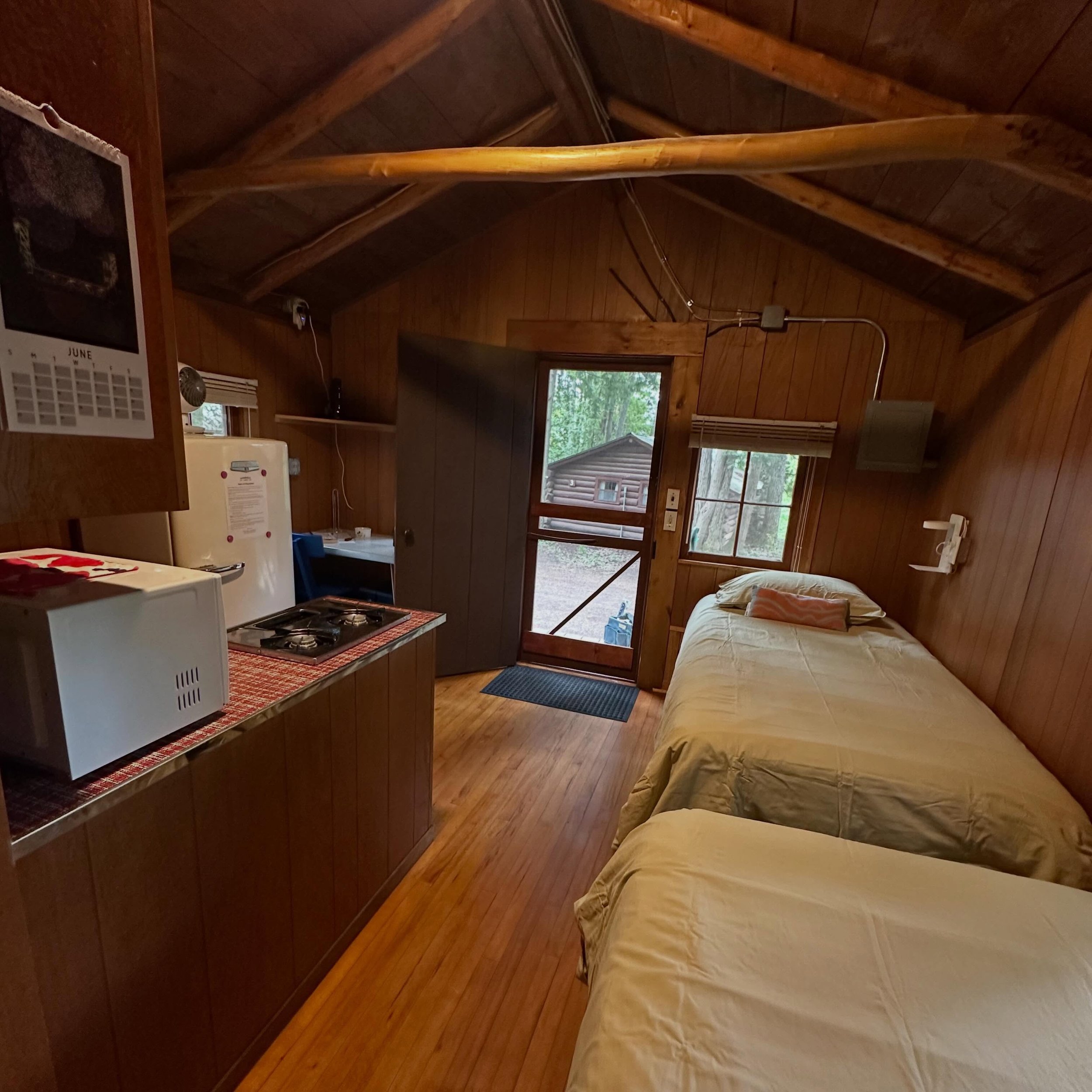 Sweet Kuusi (No. 6). Your home away from home in the beautiful Upper Peninsula. manninenscabins.com #kuusicabin #otterlakelife #manninenscabins