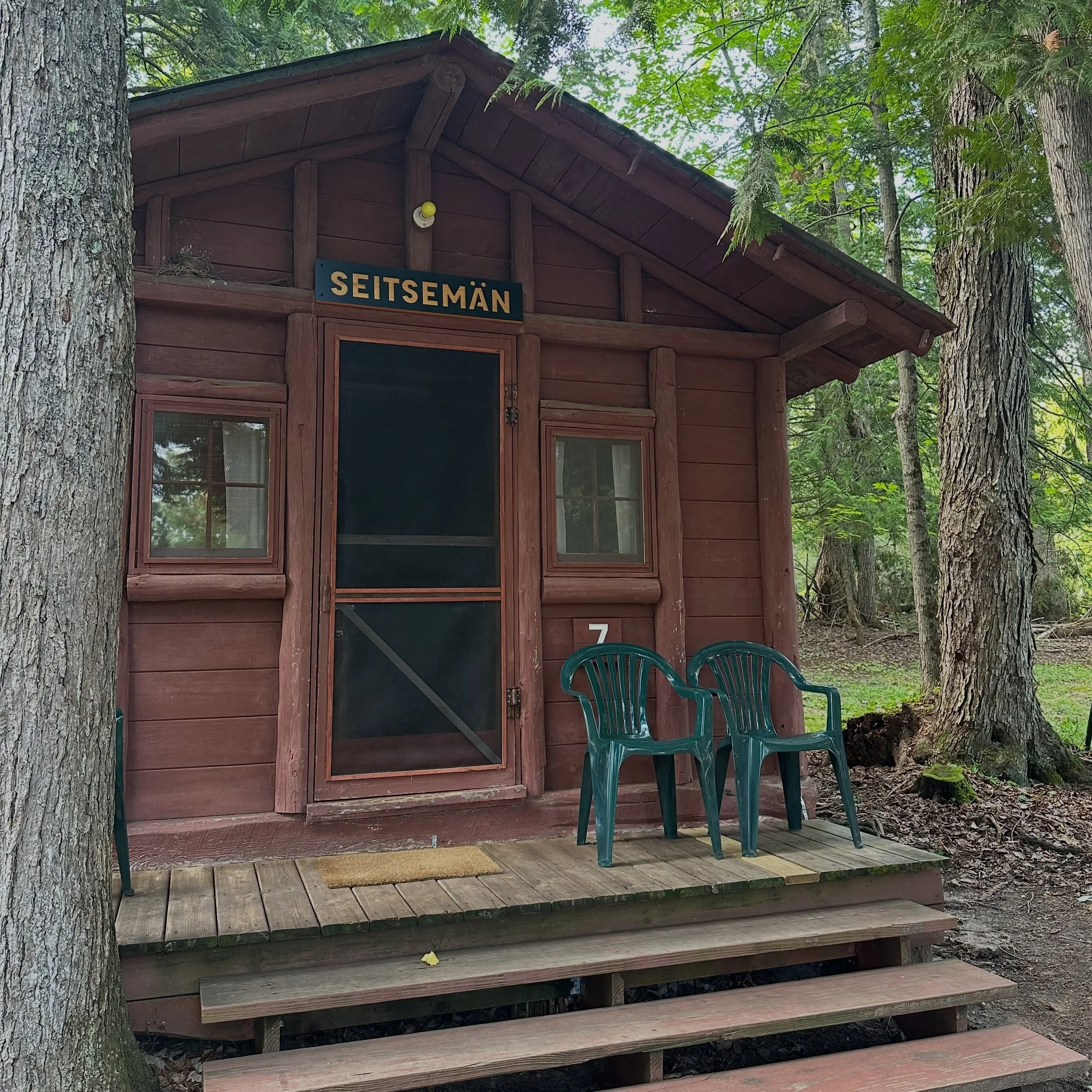 The Seitsem&auml;n (No. 7) cabin sleeps four and is an economical option for those traveling on a budget or with small children. manninenscabins.com #seitsemancabin #otterlakelife #manninenscabins