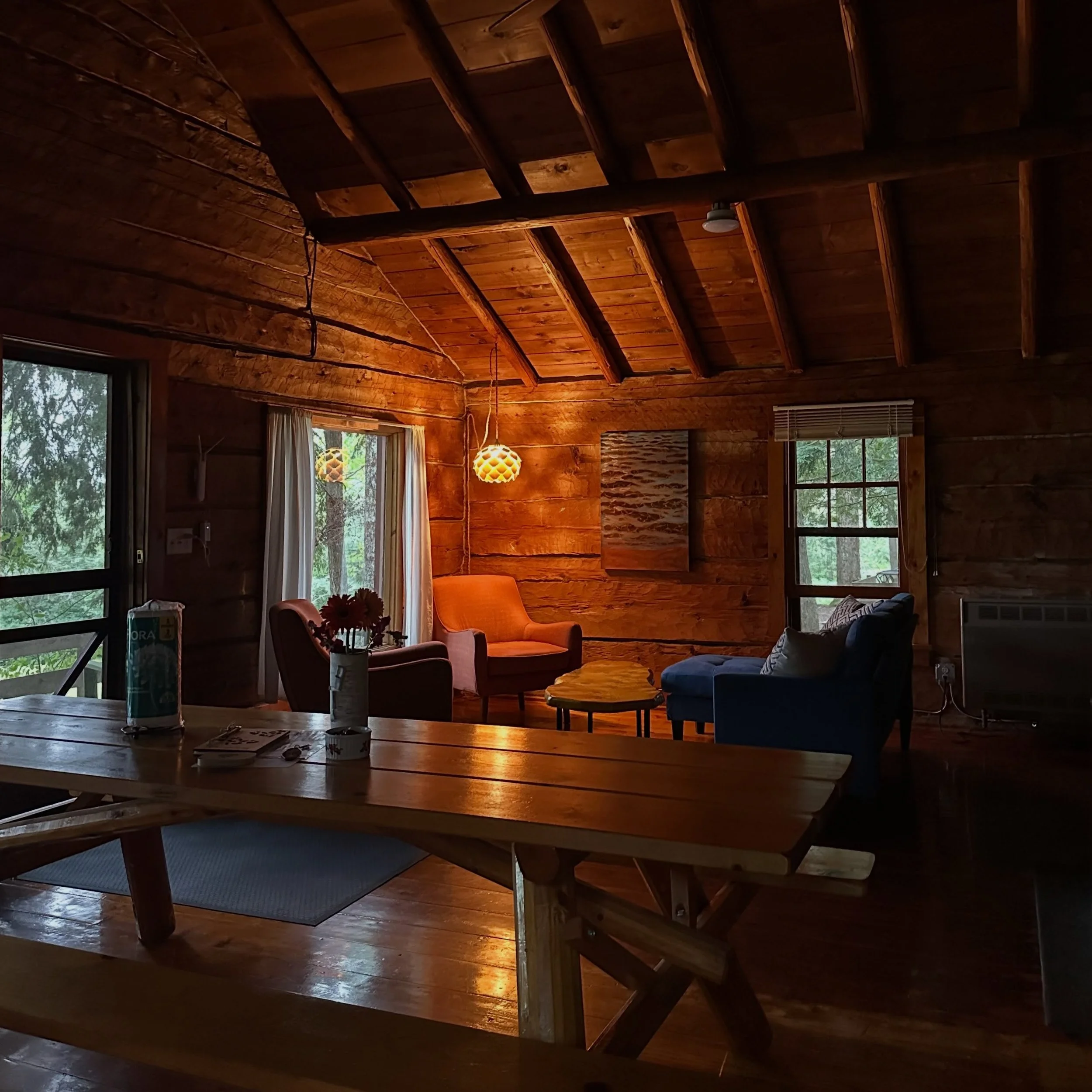 Cozy corners and warm light as fall sets in. manninenscabins.com #yksicabin #otterlakelife #manninenscabins