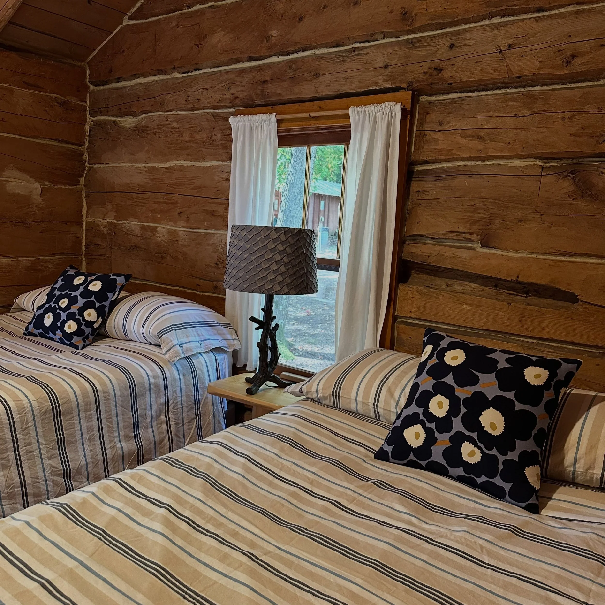 The large bedroom in the Yksi (No. 1) cabin. manninenscabins.com #yksicabin #otterlakelife #manninenscabins