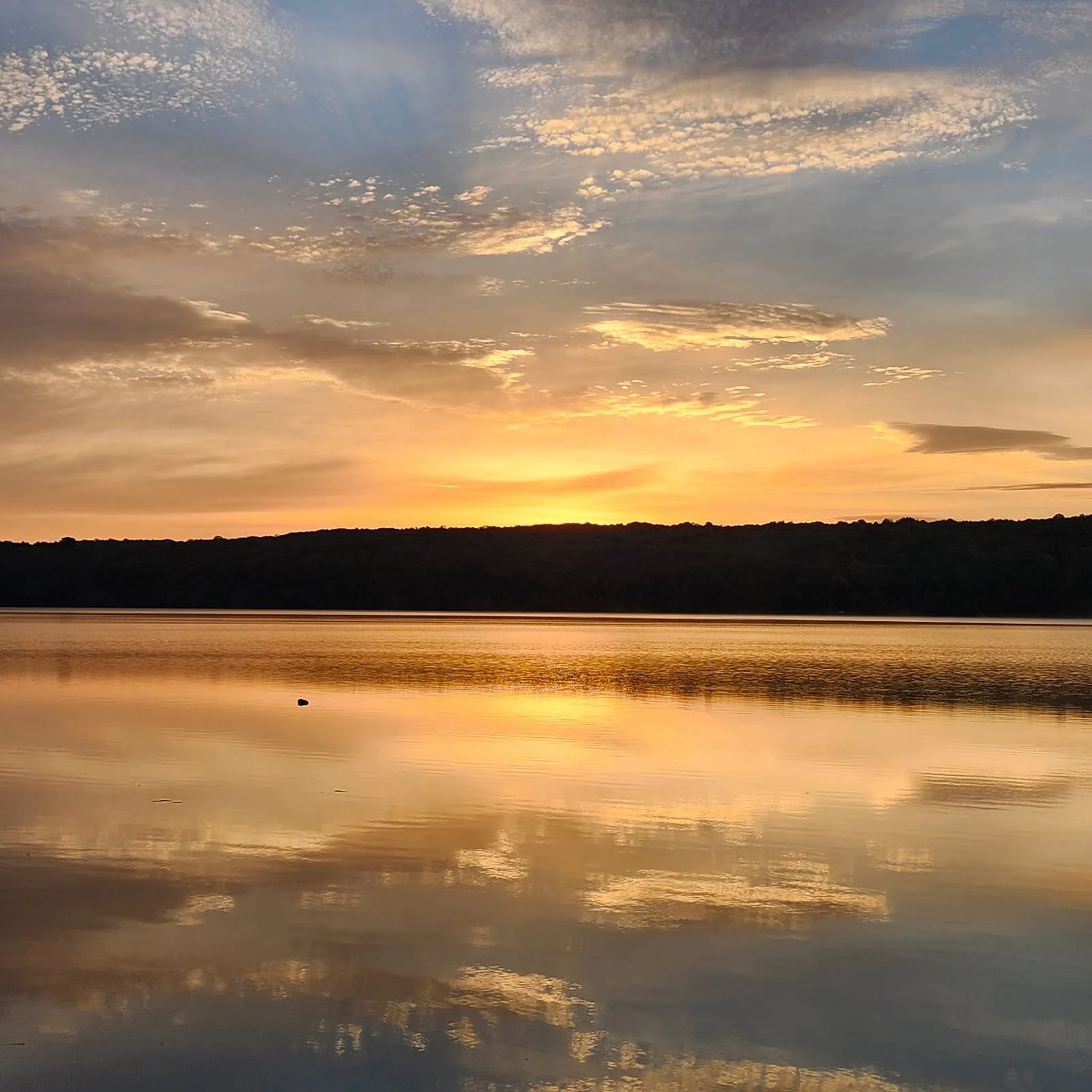 October sunrise. Photo by Melissa Darr. manninenscabins.com #otterlakelife #manninenscabins